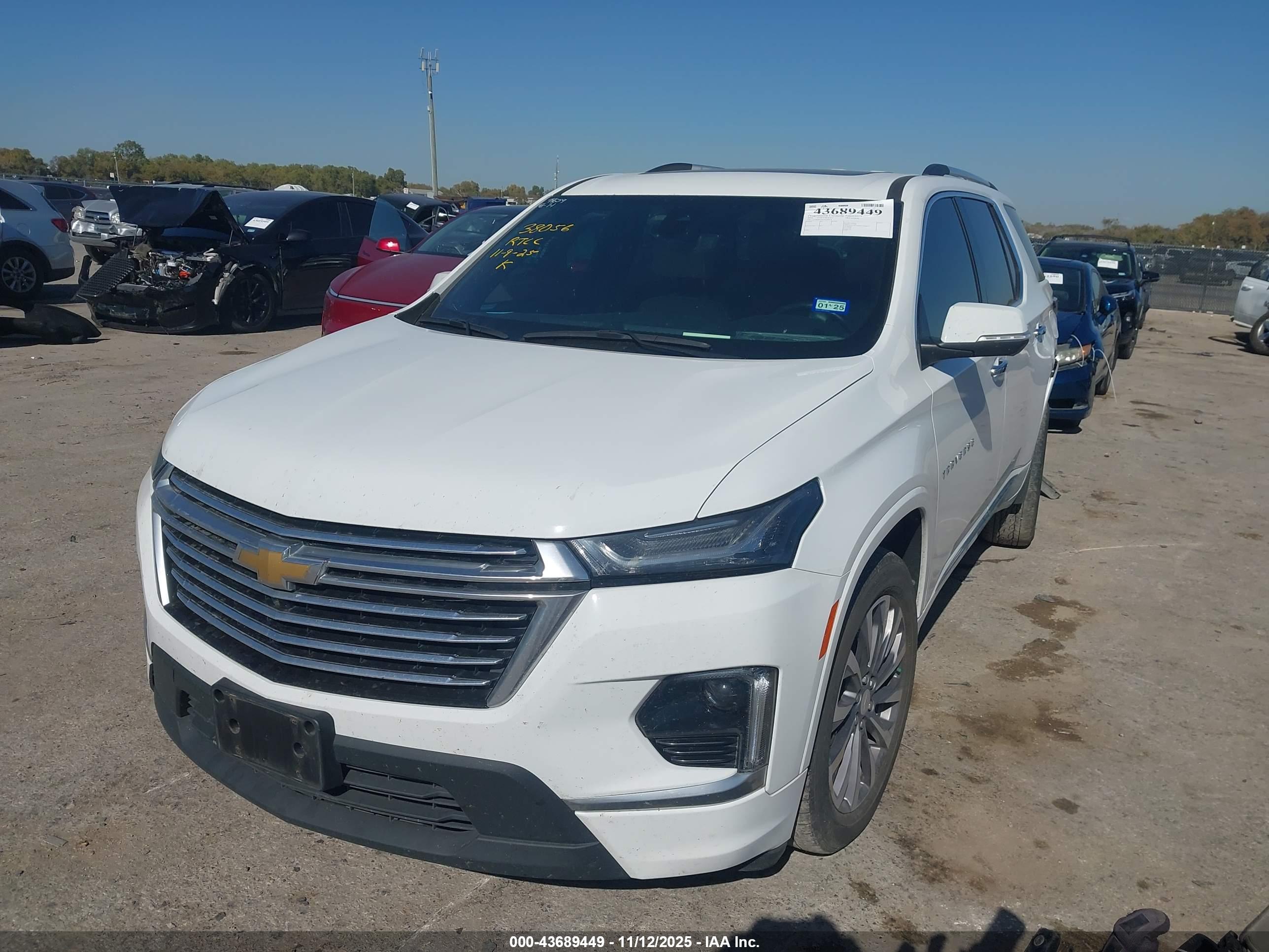 CHEVROLET TRAVERSE image 2