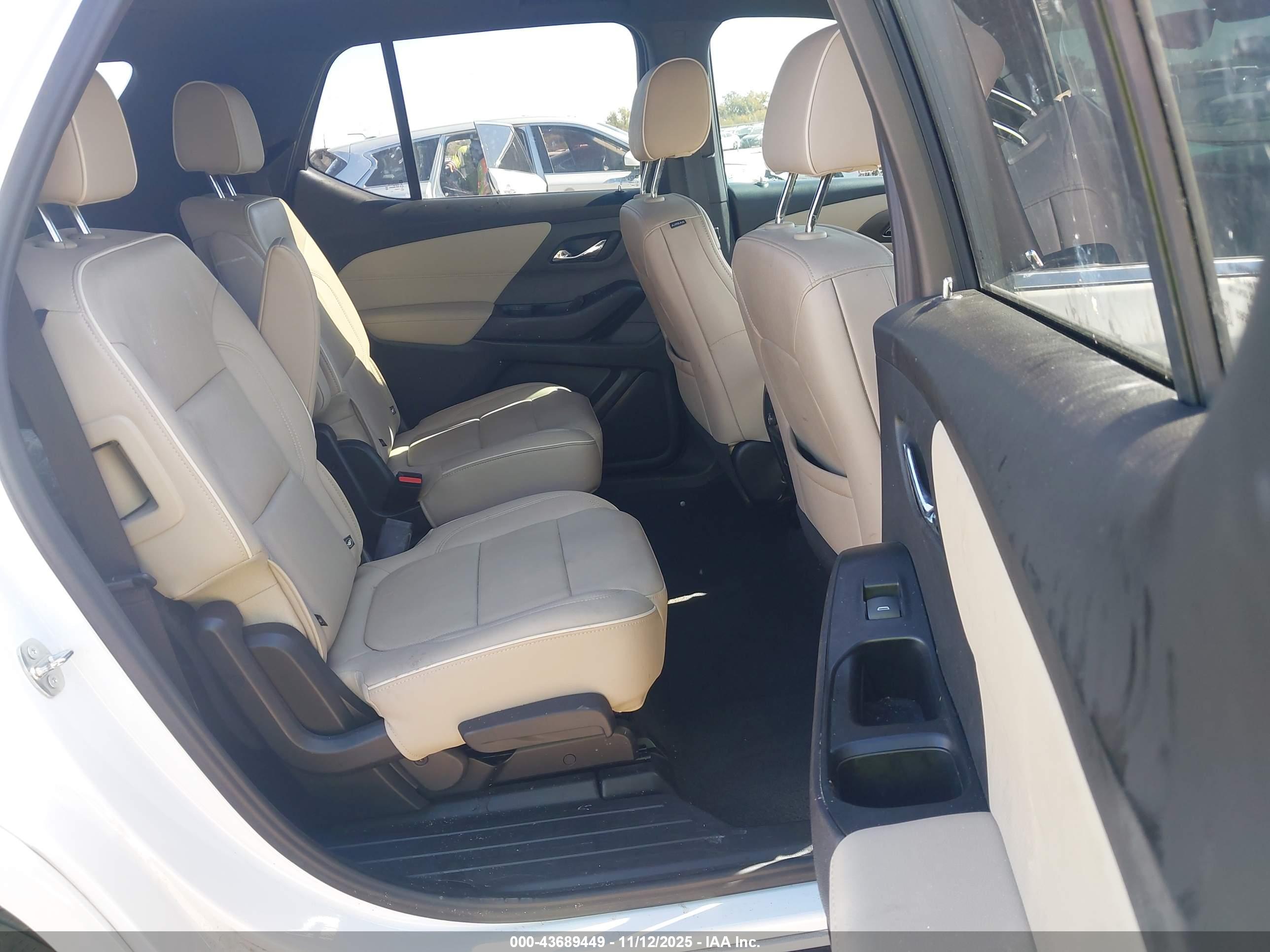 CHEVROLET TRAVERSE image 8