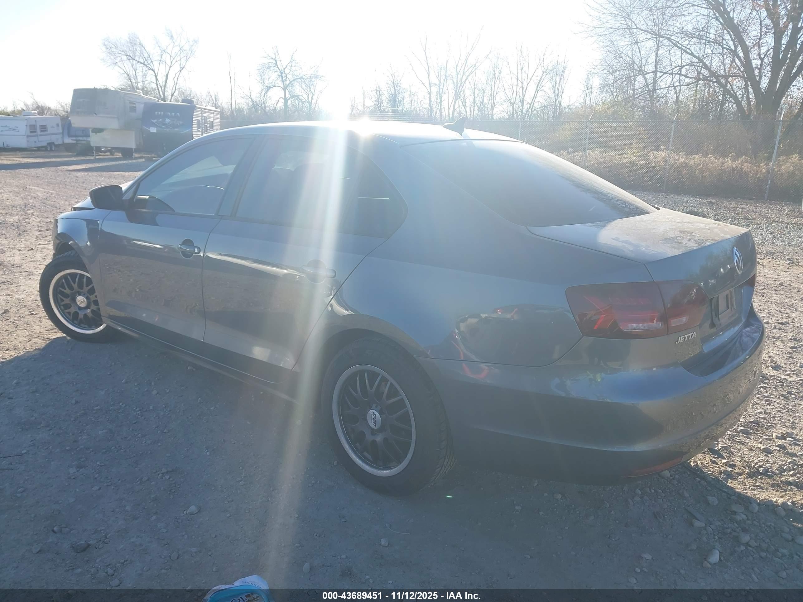 VOLKSWAGEN JETTA image 3