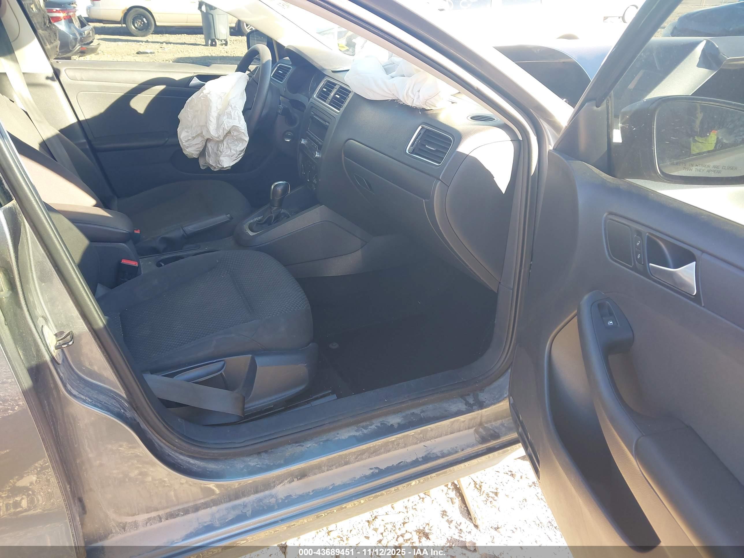 VOLKSWAGEN JETTA image 5