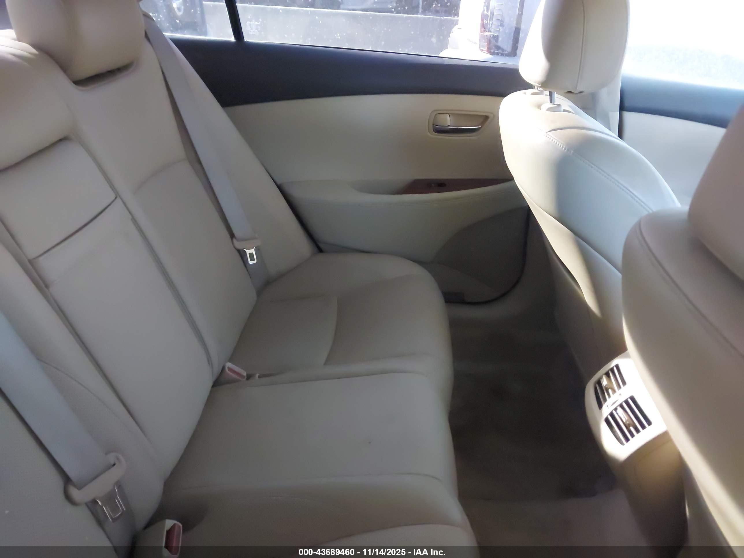 LEXUS ES image 8