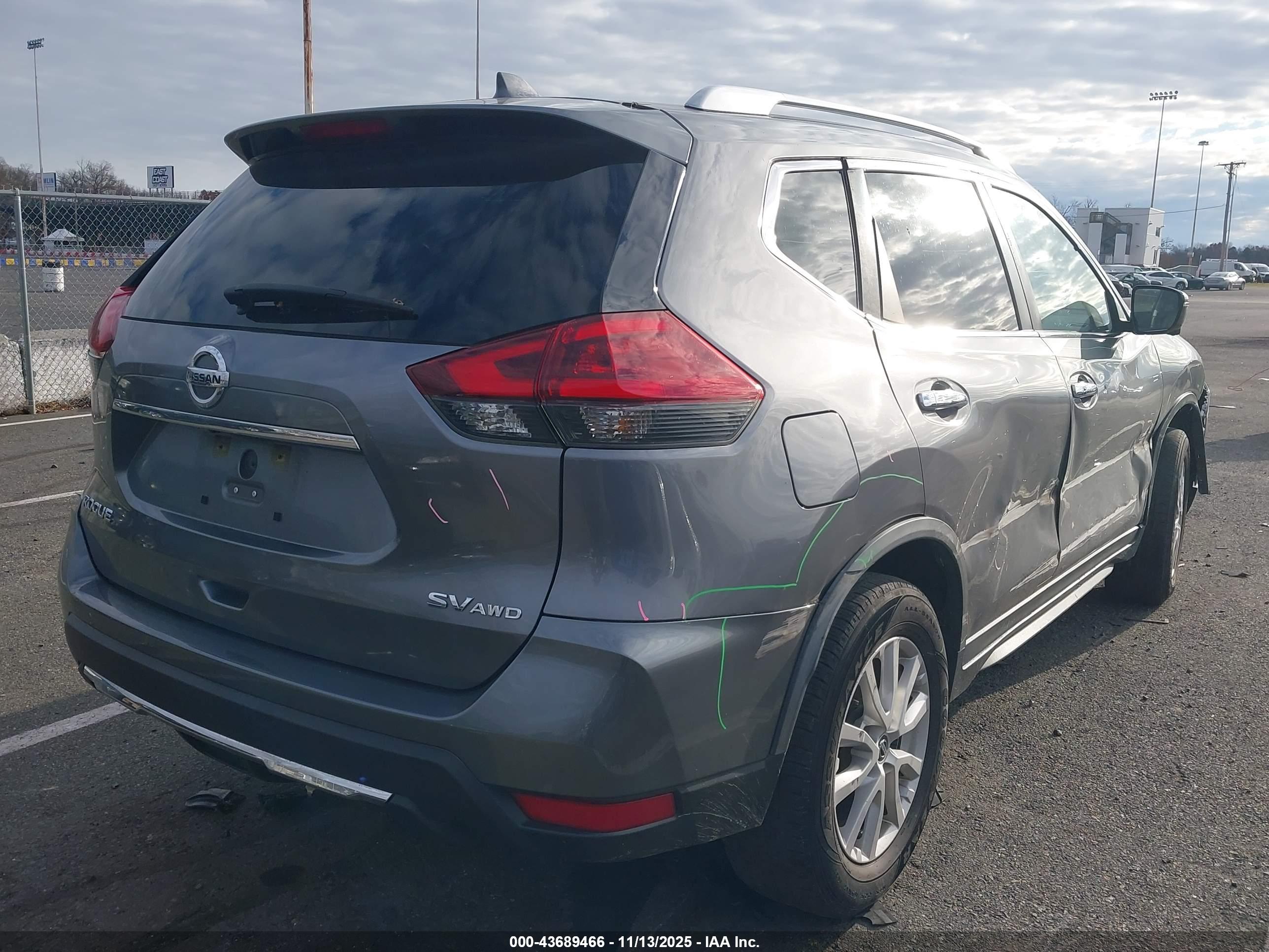 NISSAN ROGUE image 4
