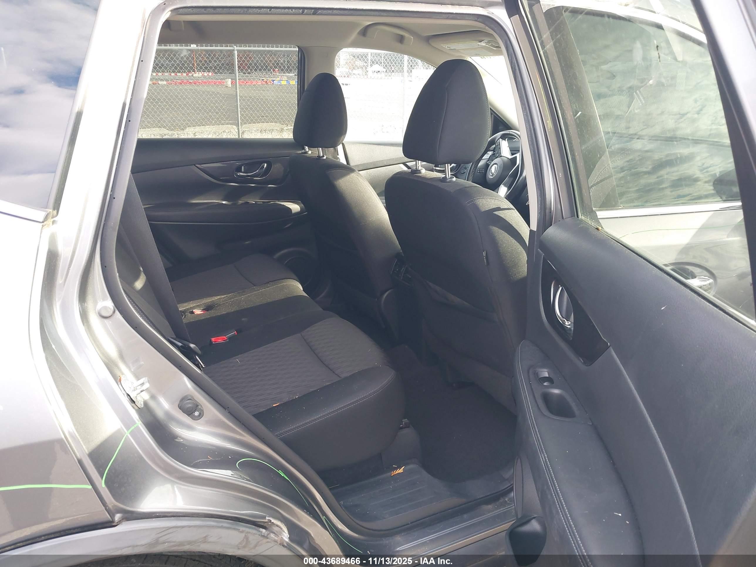 NISSAN ROGUE image 8