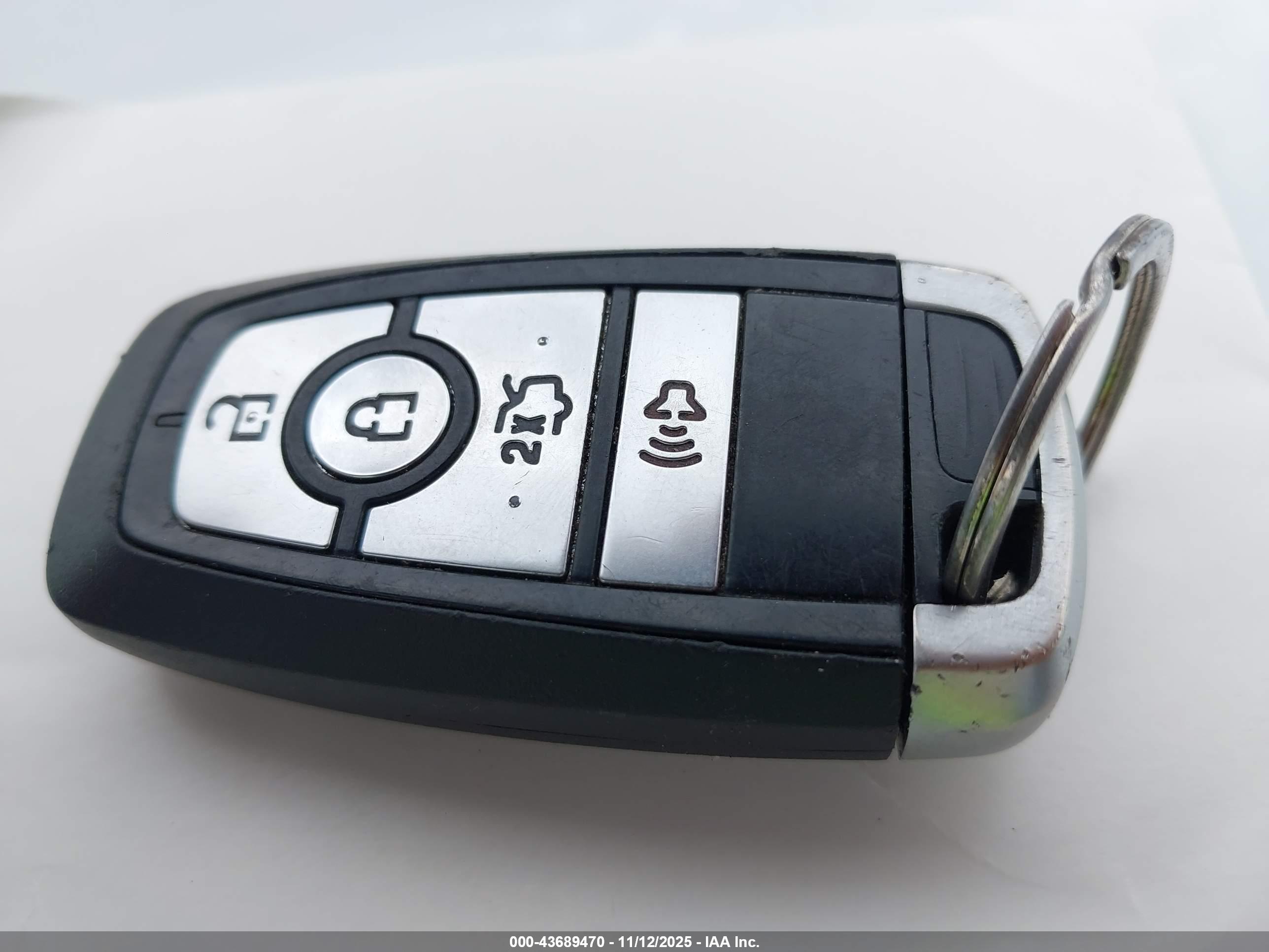 FORD FUSION image 11