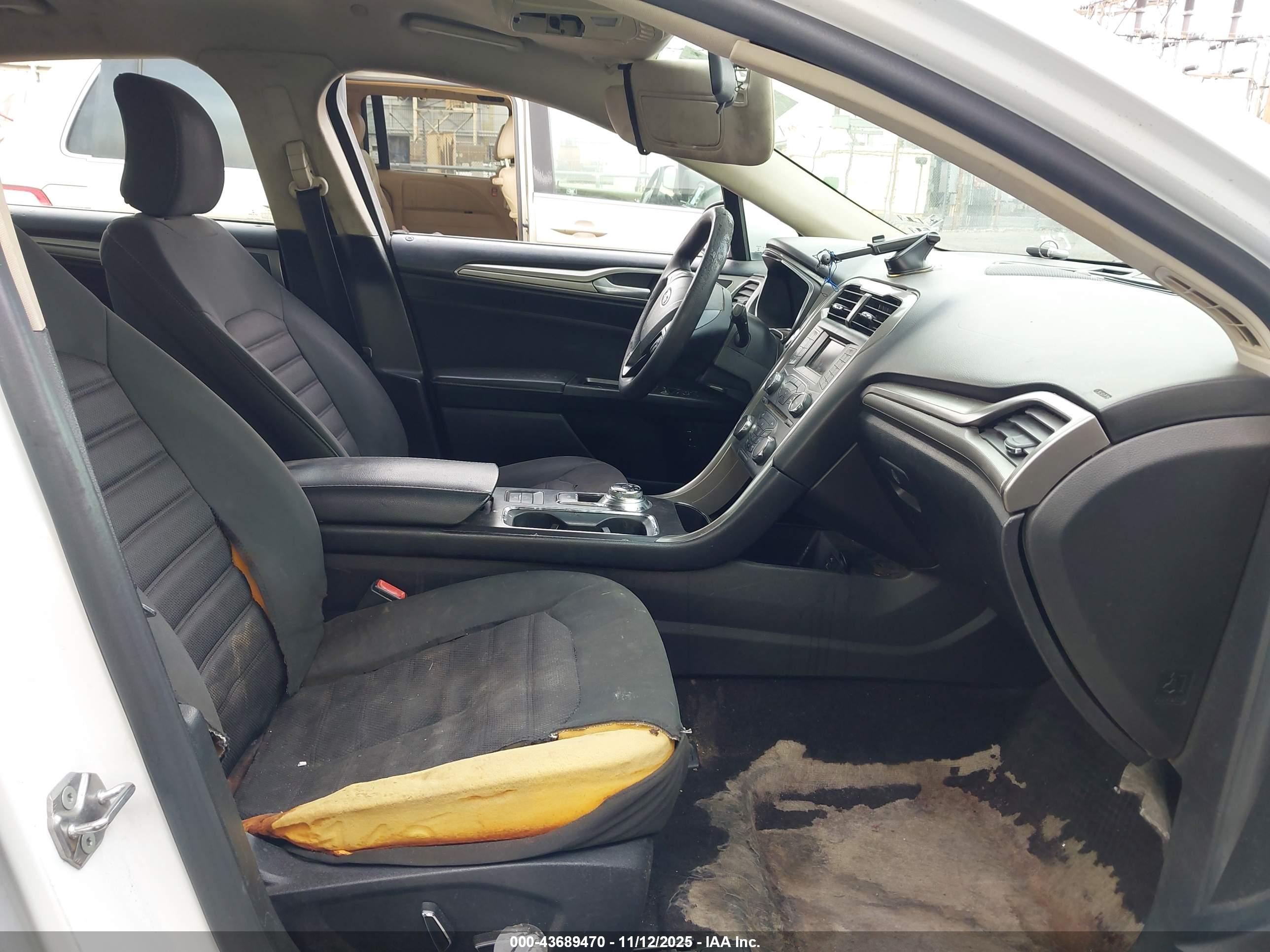 FORD FUSION image 5