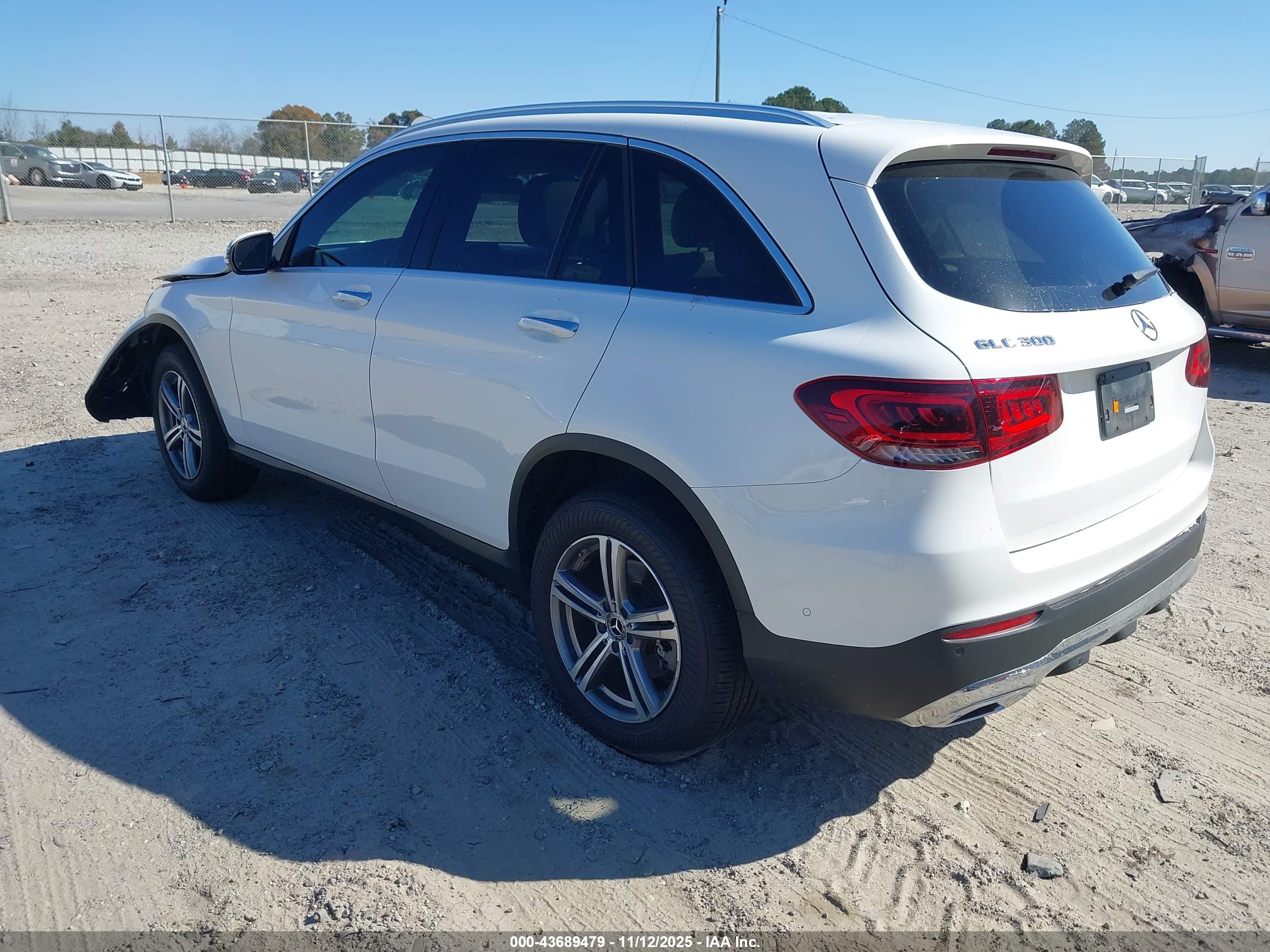 MERCEDES-BENZ GLC image 3