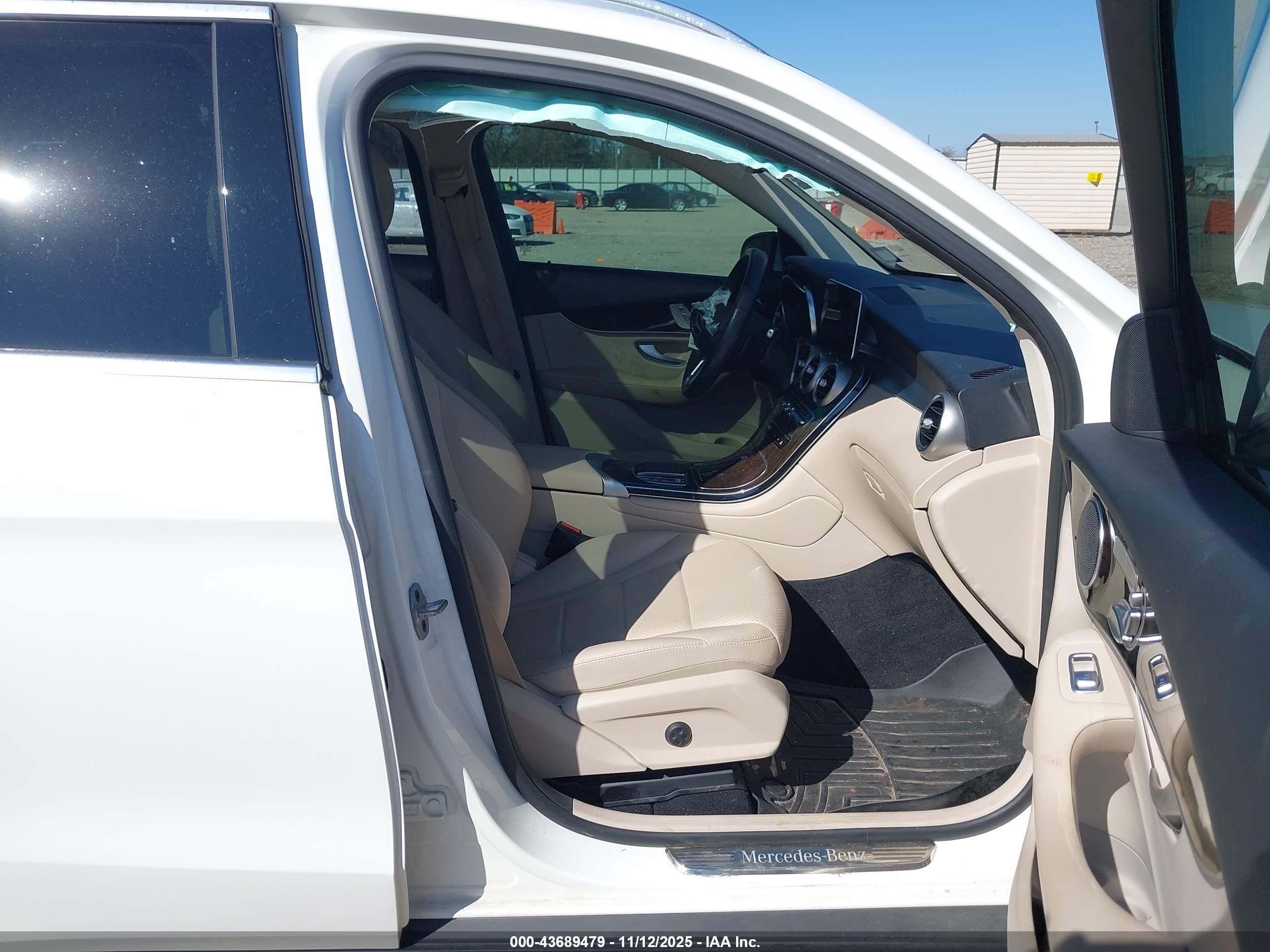 MERCEDES-BENZ GLC image 5