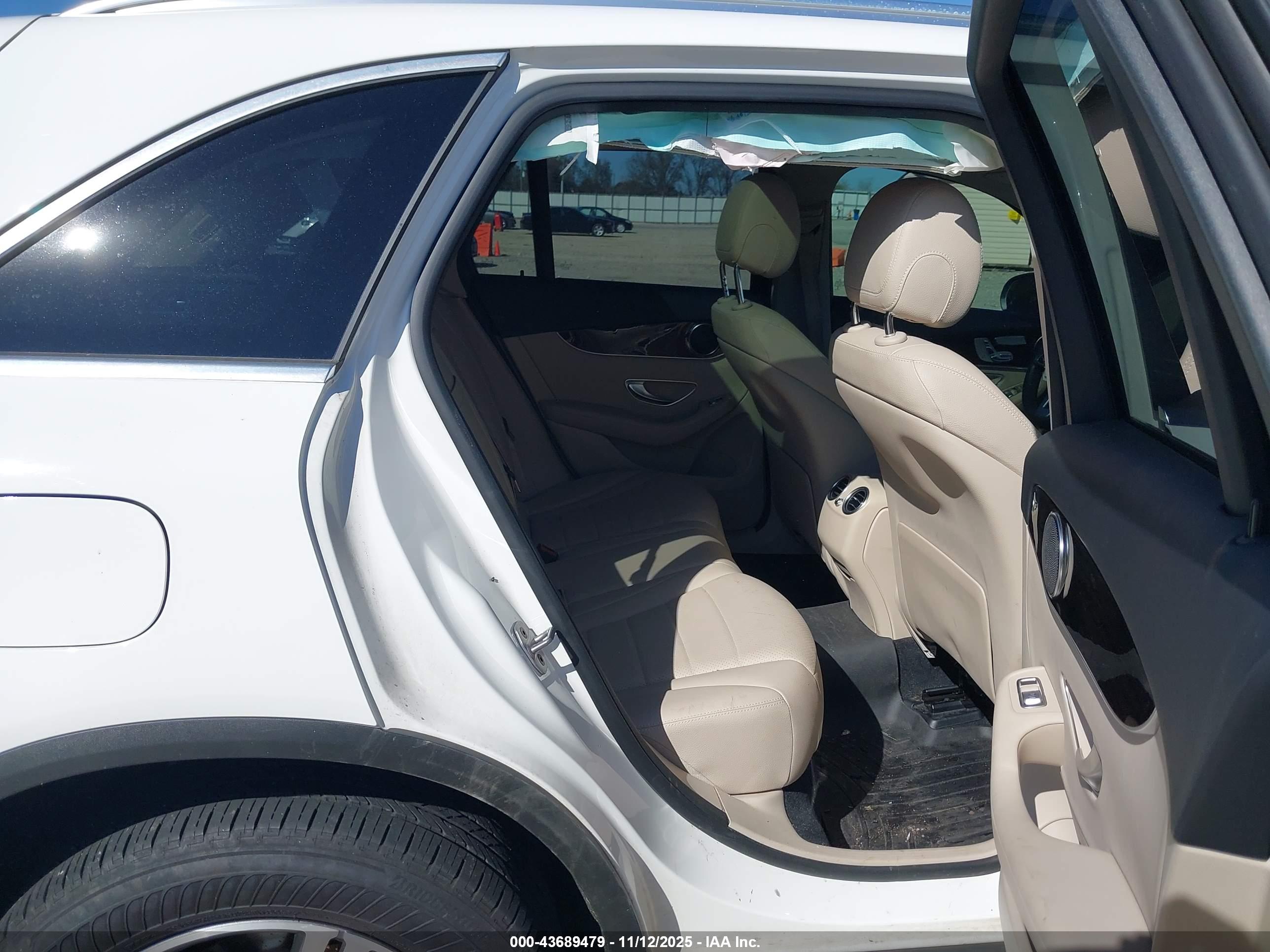 MERCEDES-BENZ GLC image 8