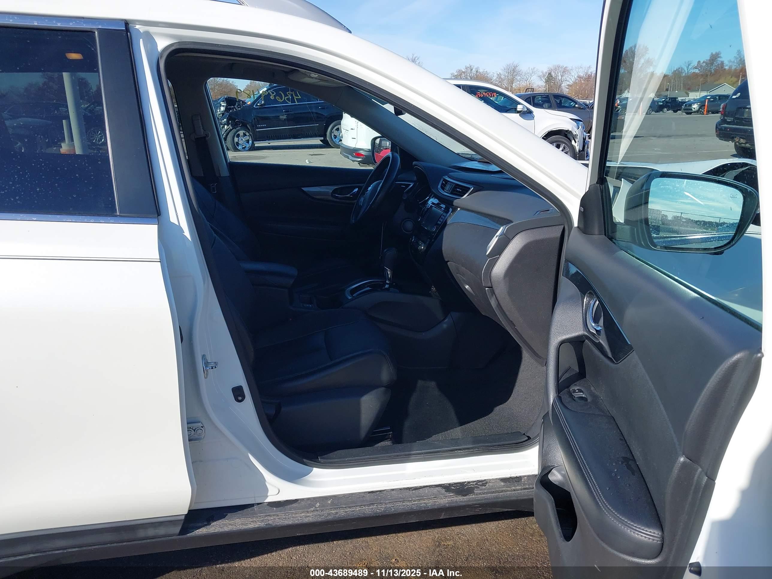 NISSAN ROGUE image 5