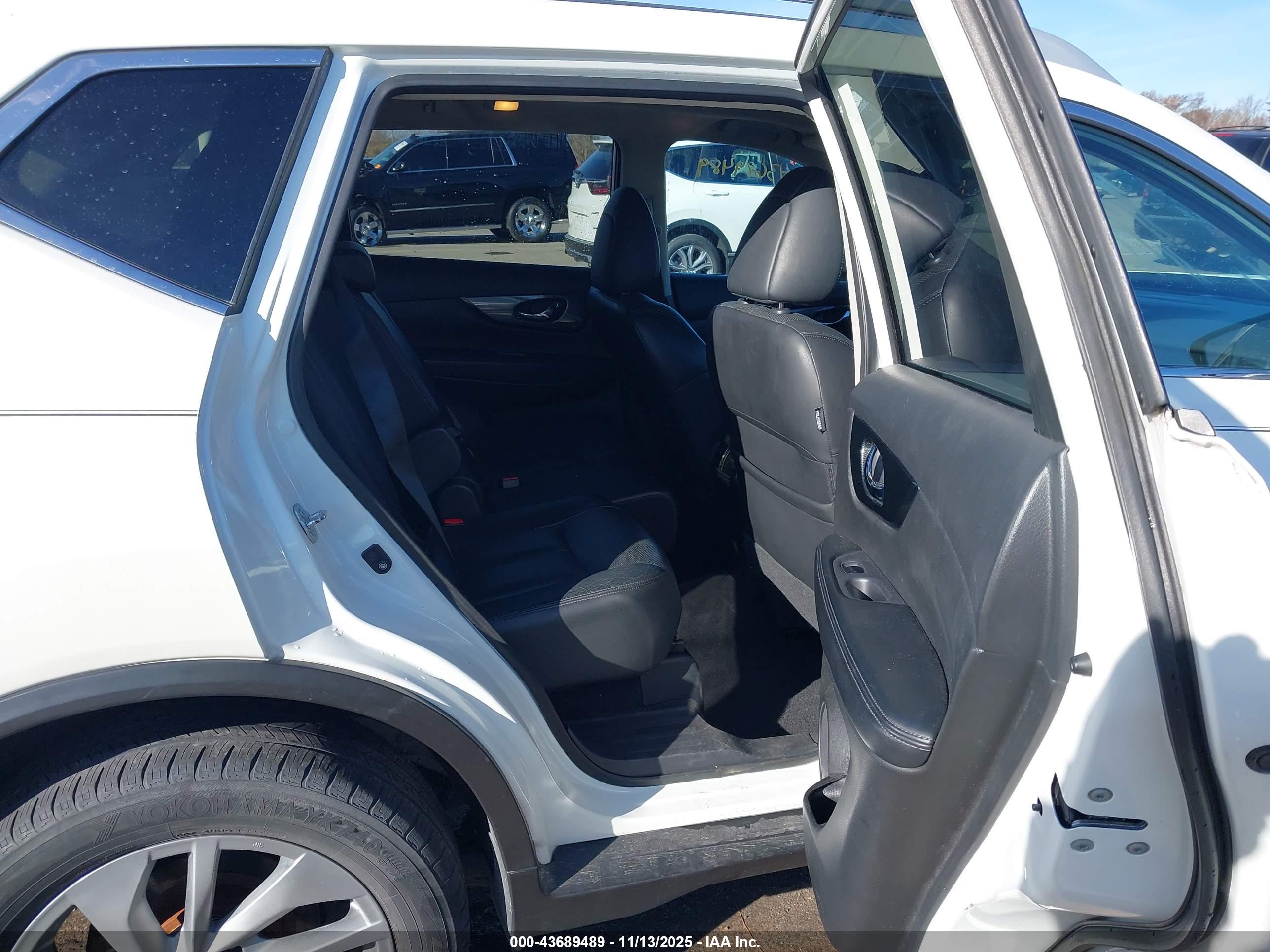 NISSAN ROGUE image 8