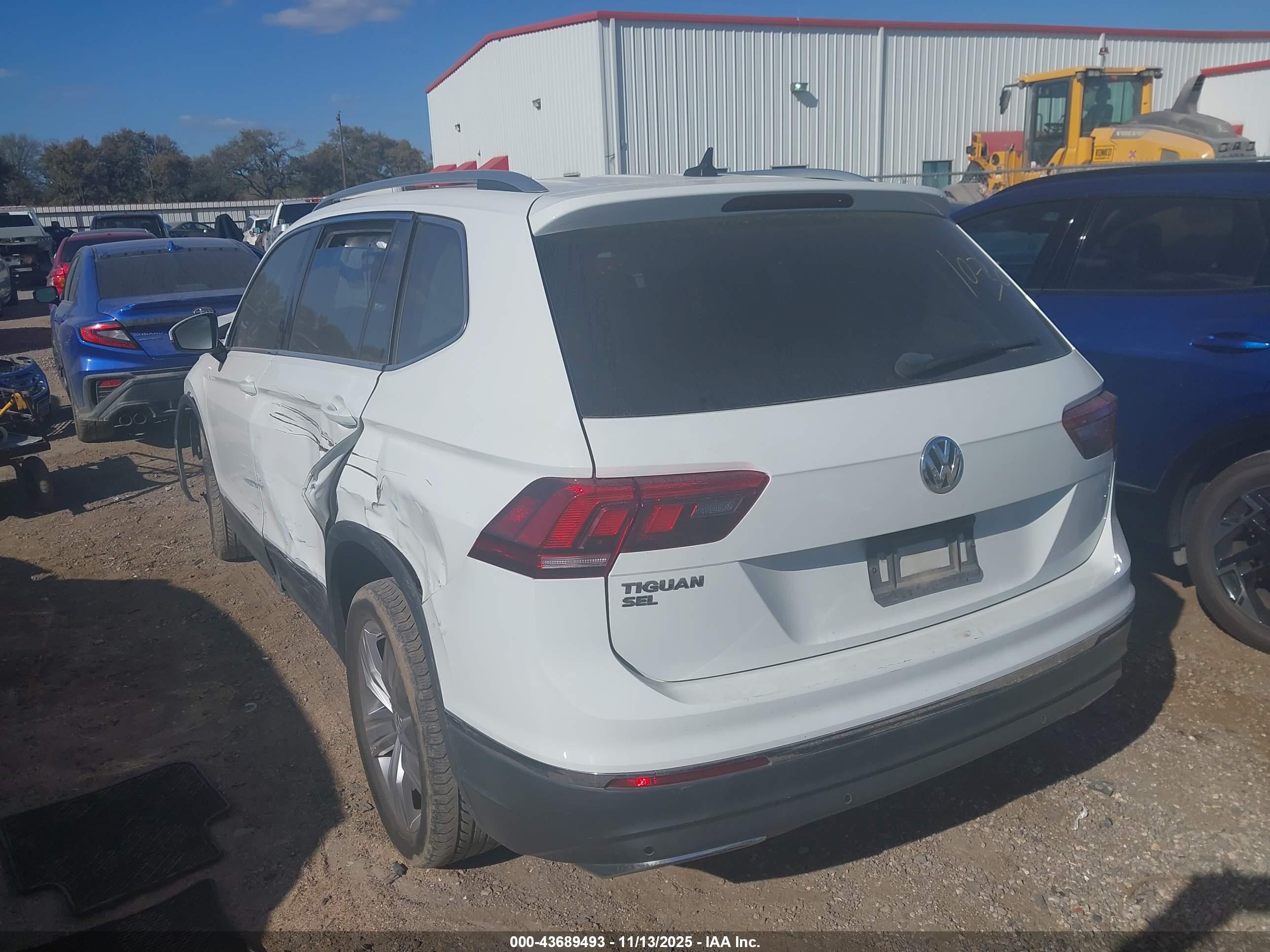 VOLKSWAGEN TIGUAN image 3