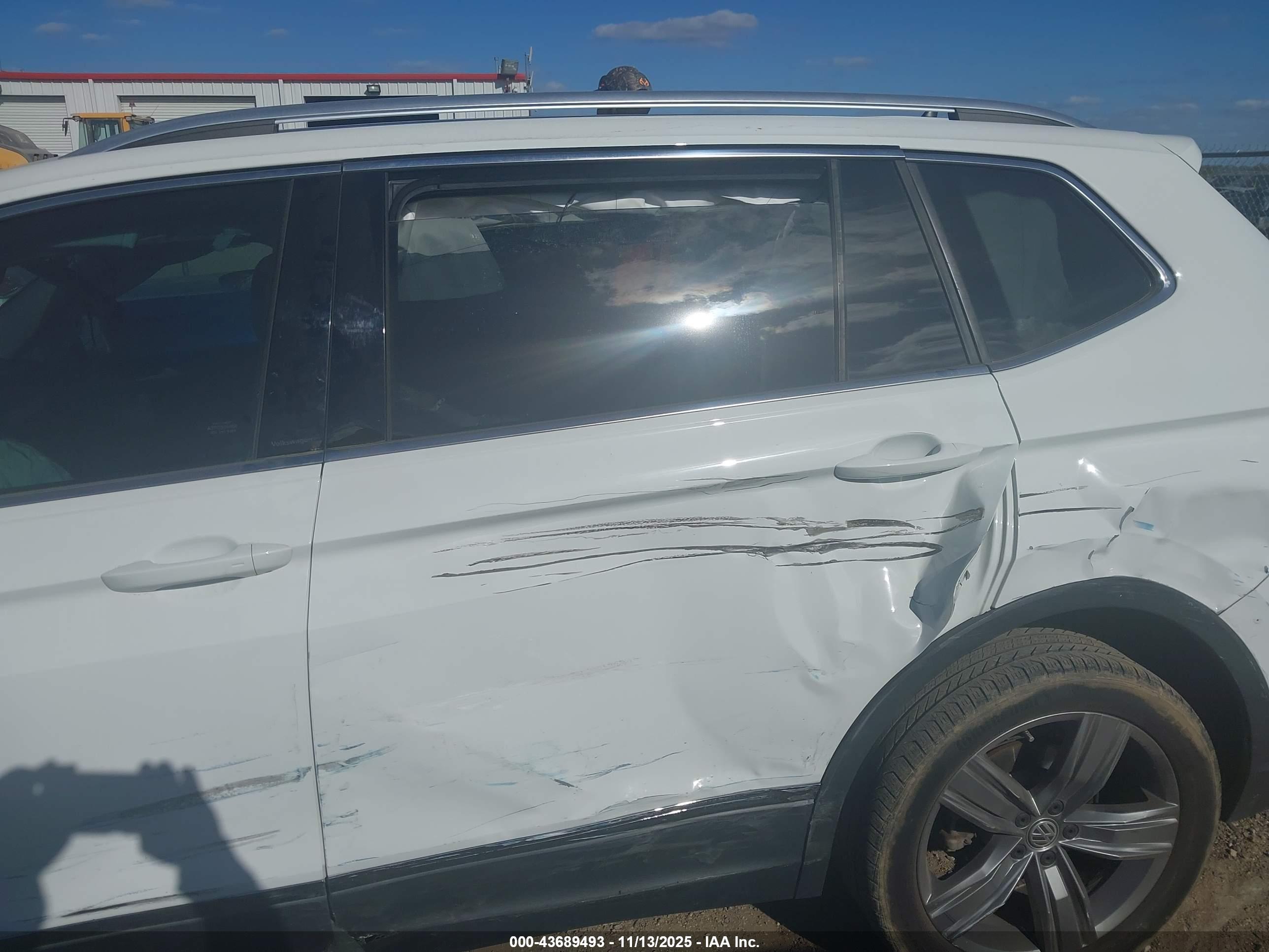 VOLKSWAGEN TIGUAN image 6