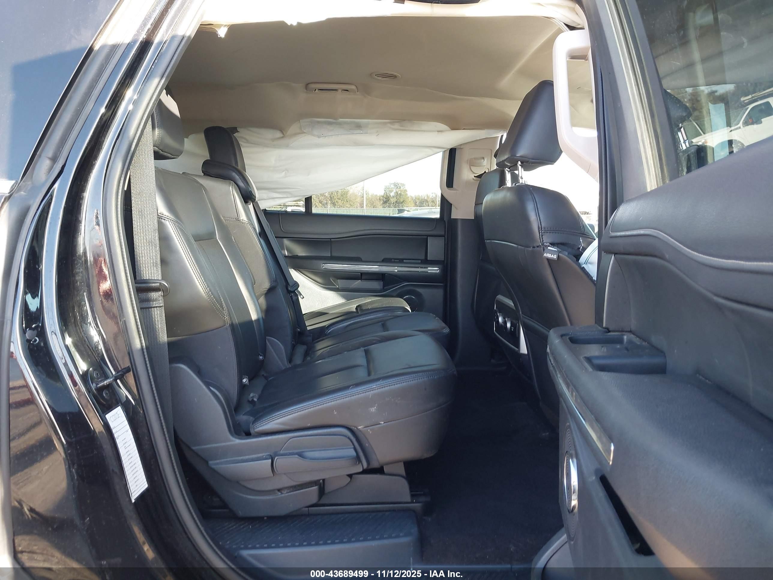 FORD EXPEDITION image 8