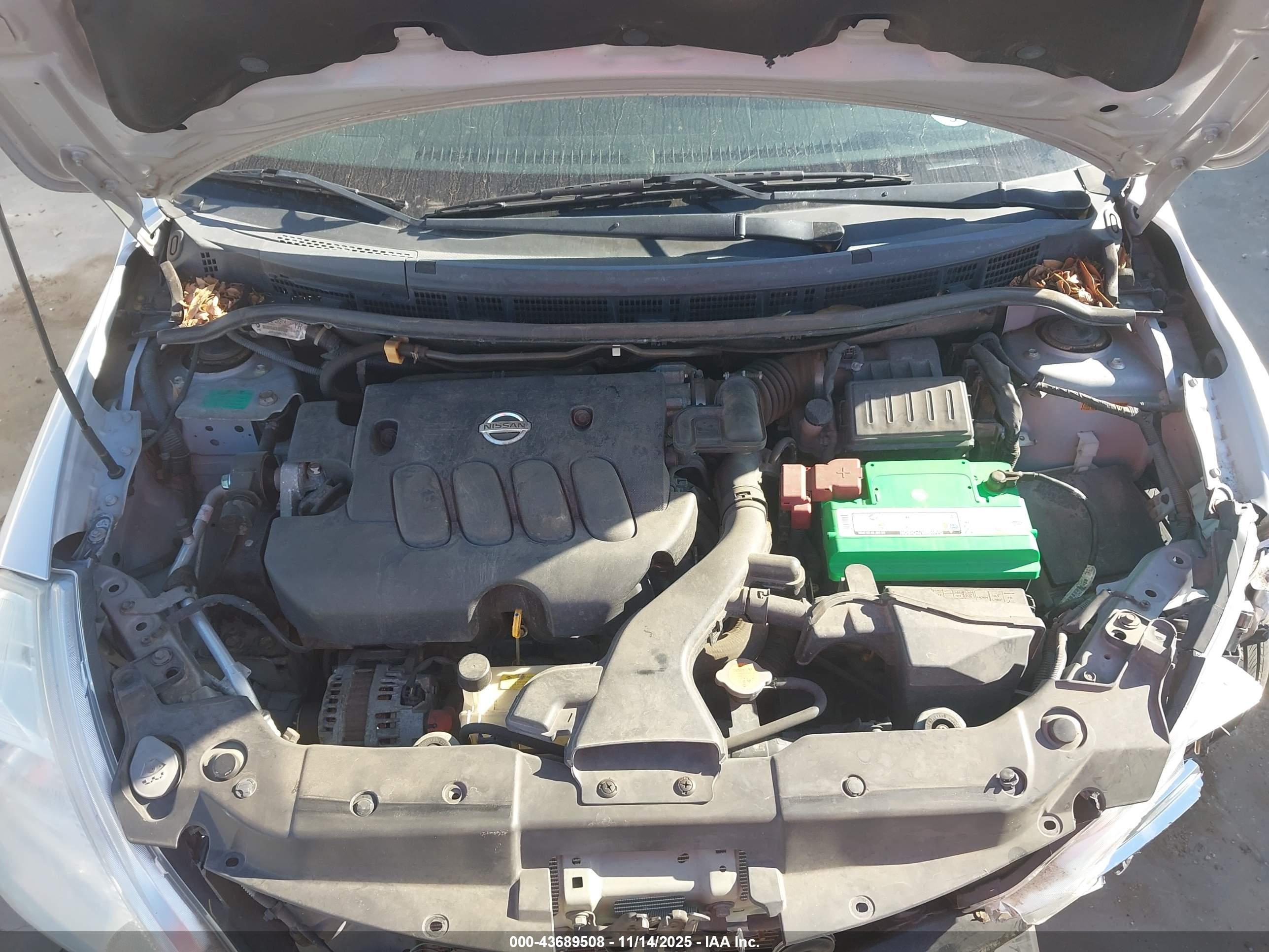 NISSAN VERSA image 10
