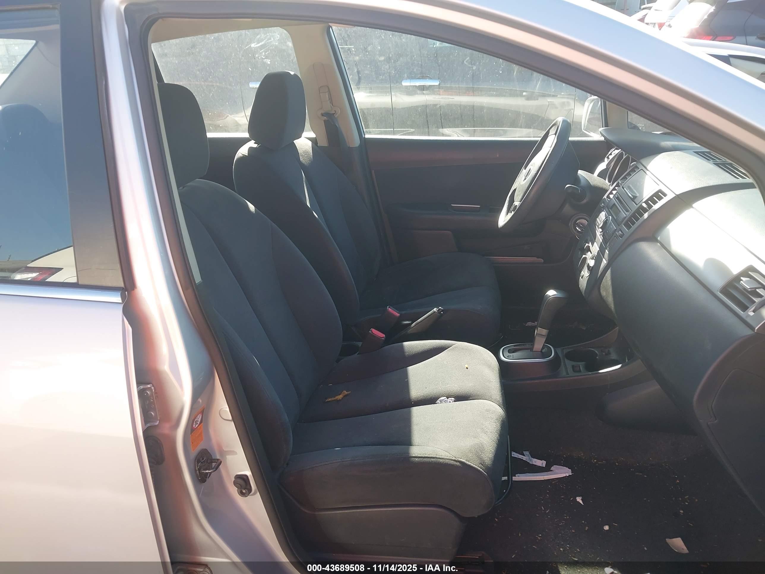 NISSAN VERSA image 5