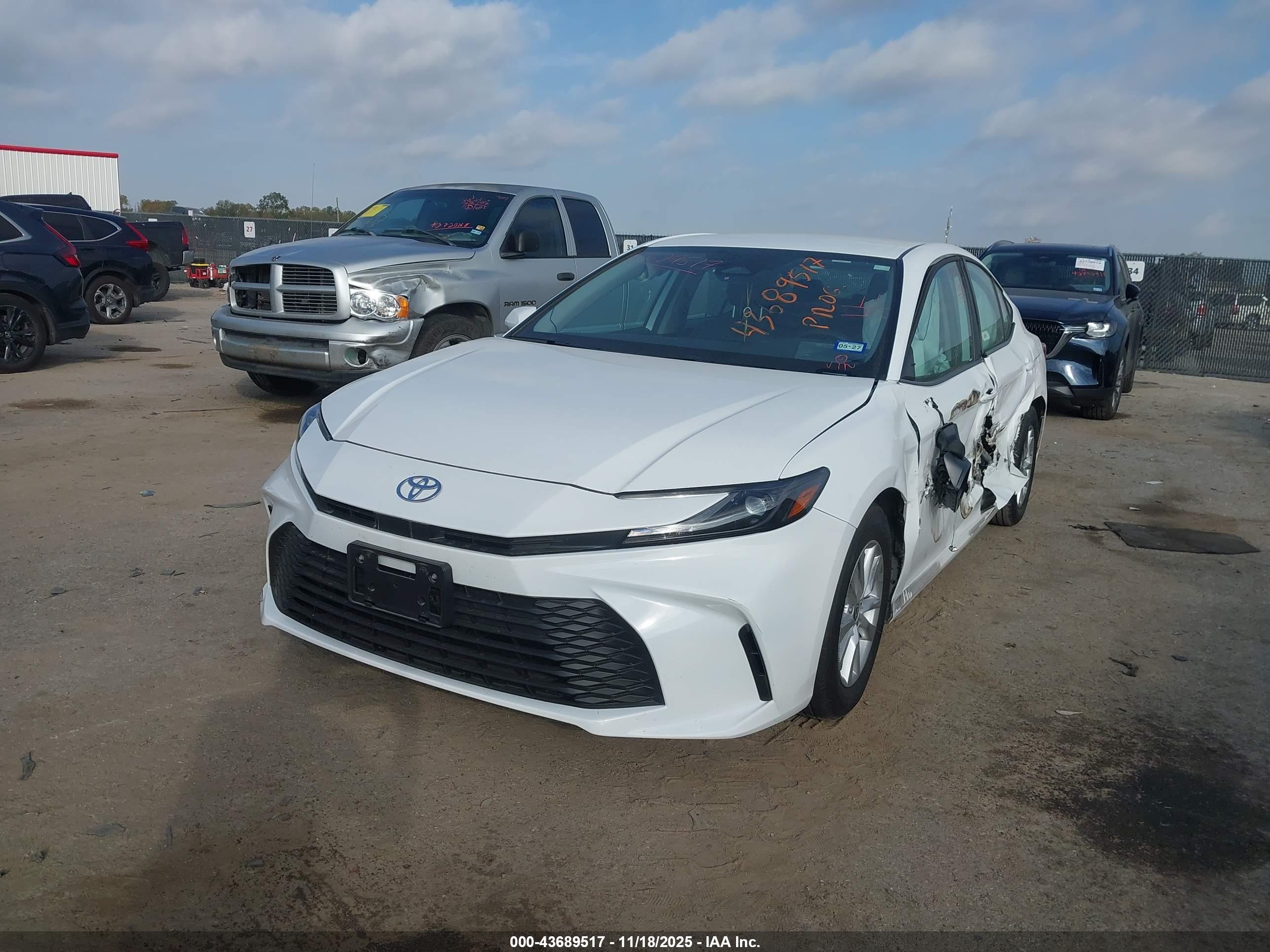 TOYOTA CAMRY image 2