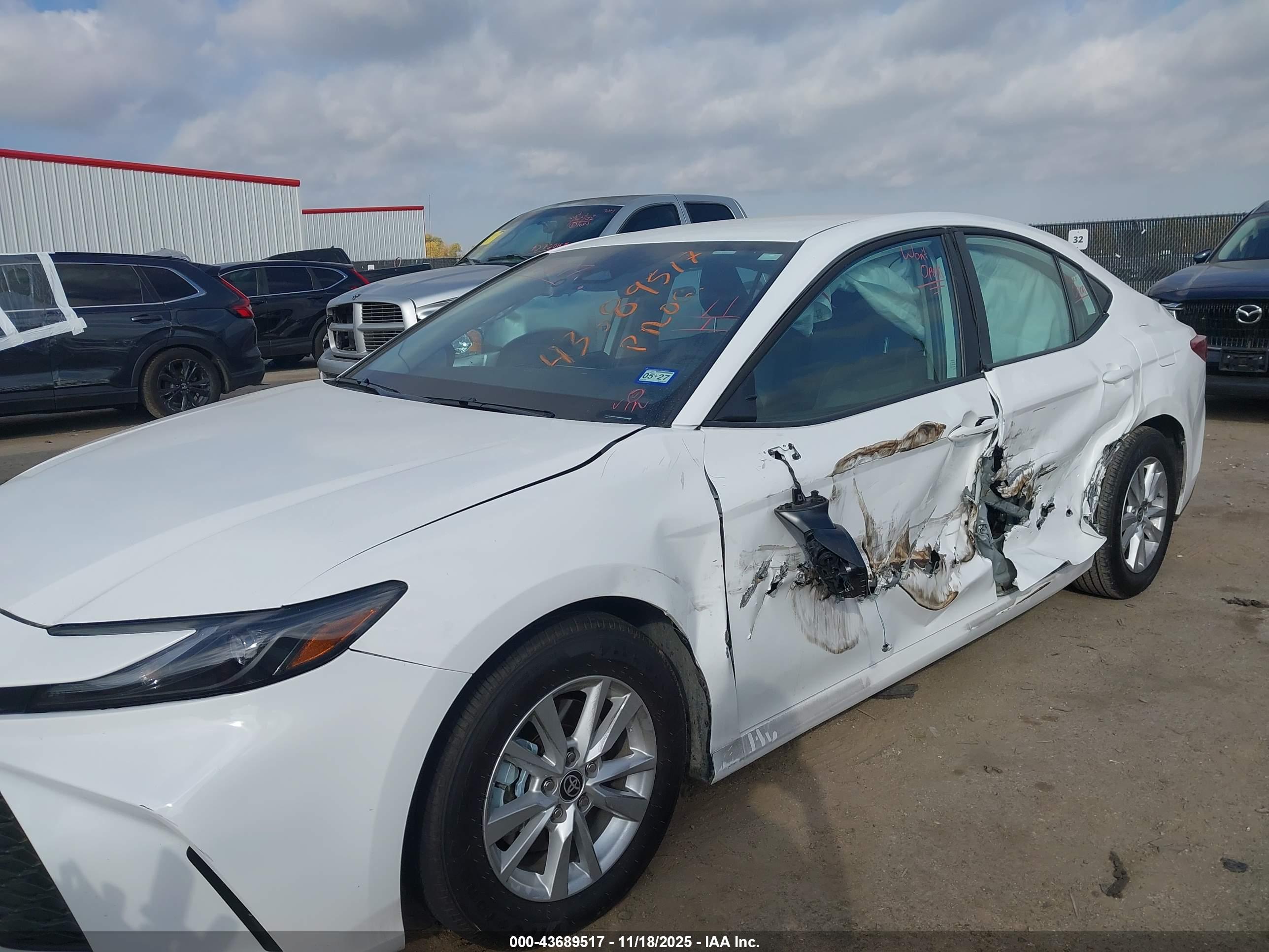 TOYOTA CAMRY image 6