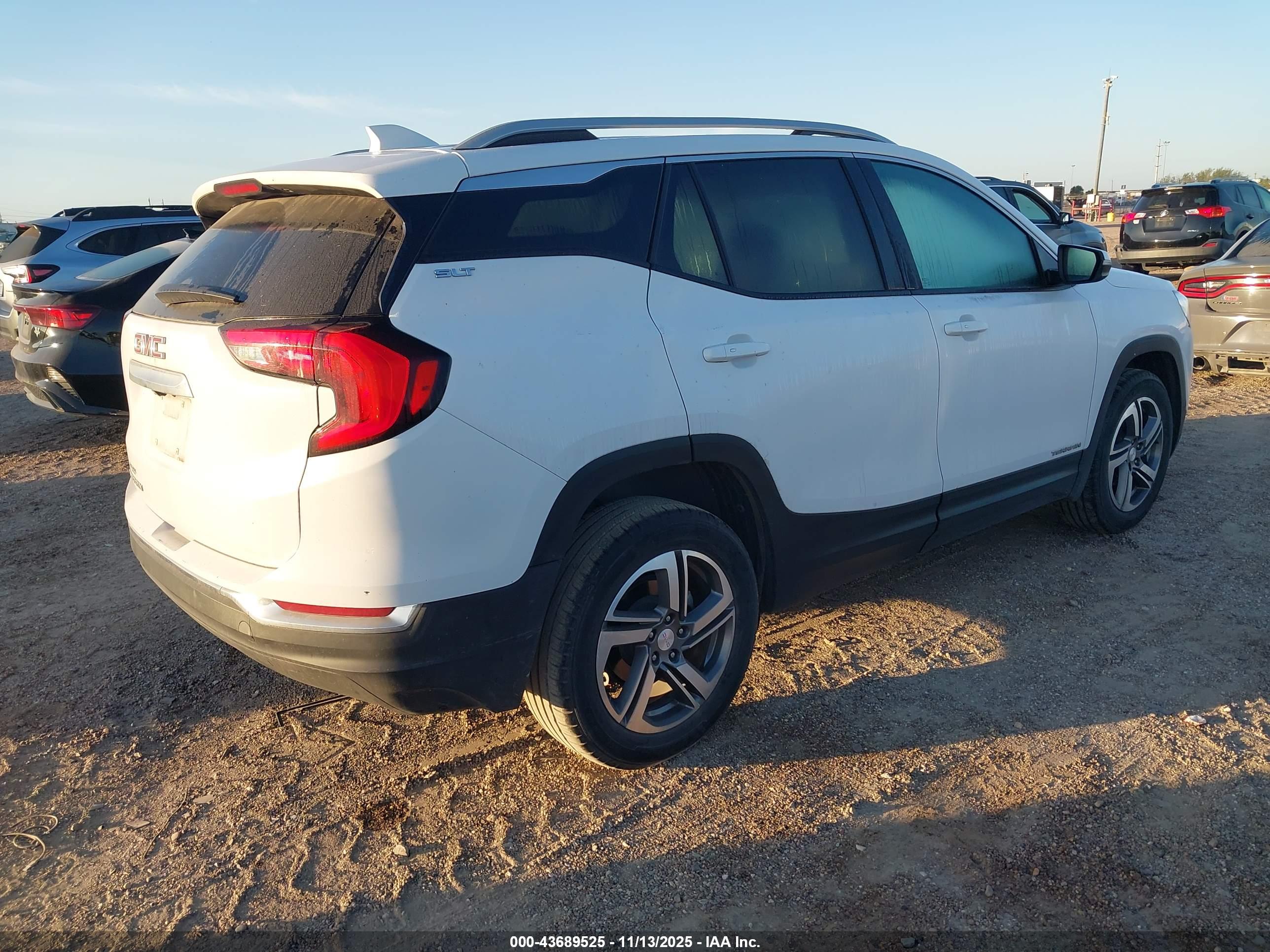 GMC TERRAIN image 4