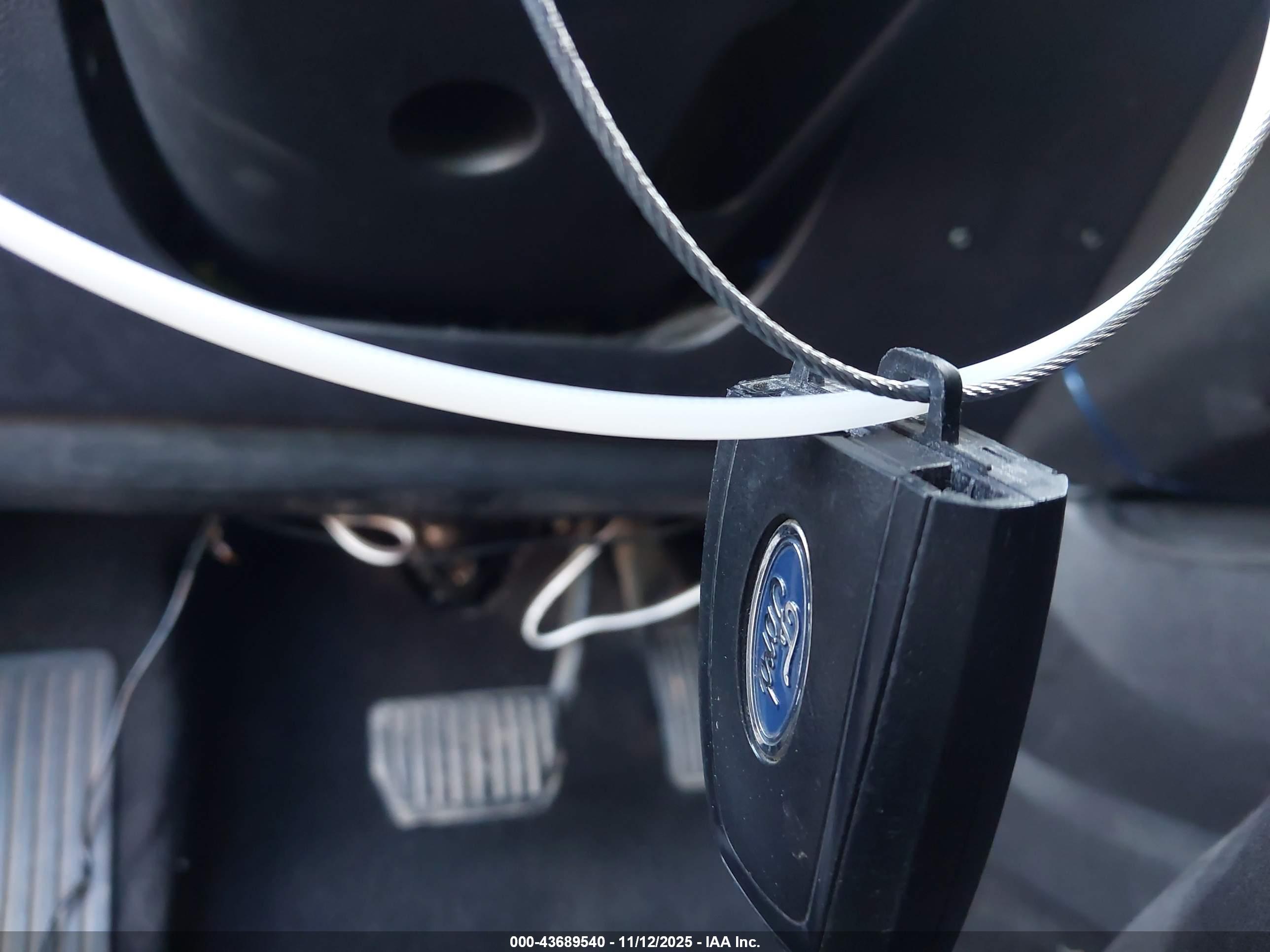 FORD FUSION image 11
