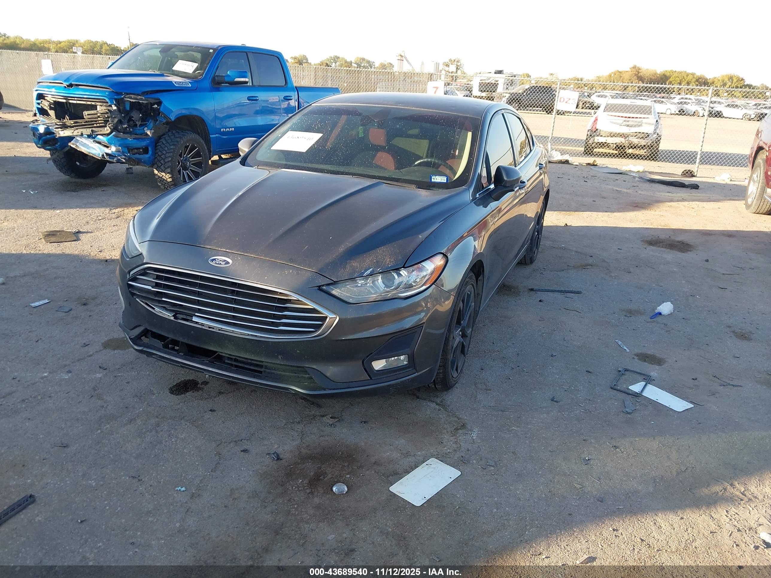 FORD FUSION image 2