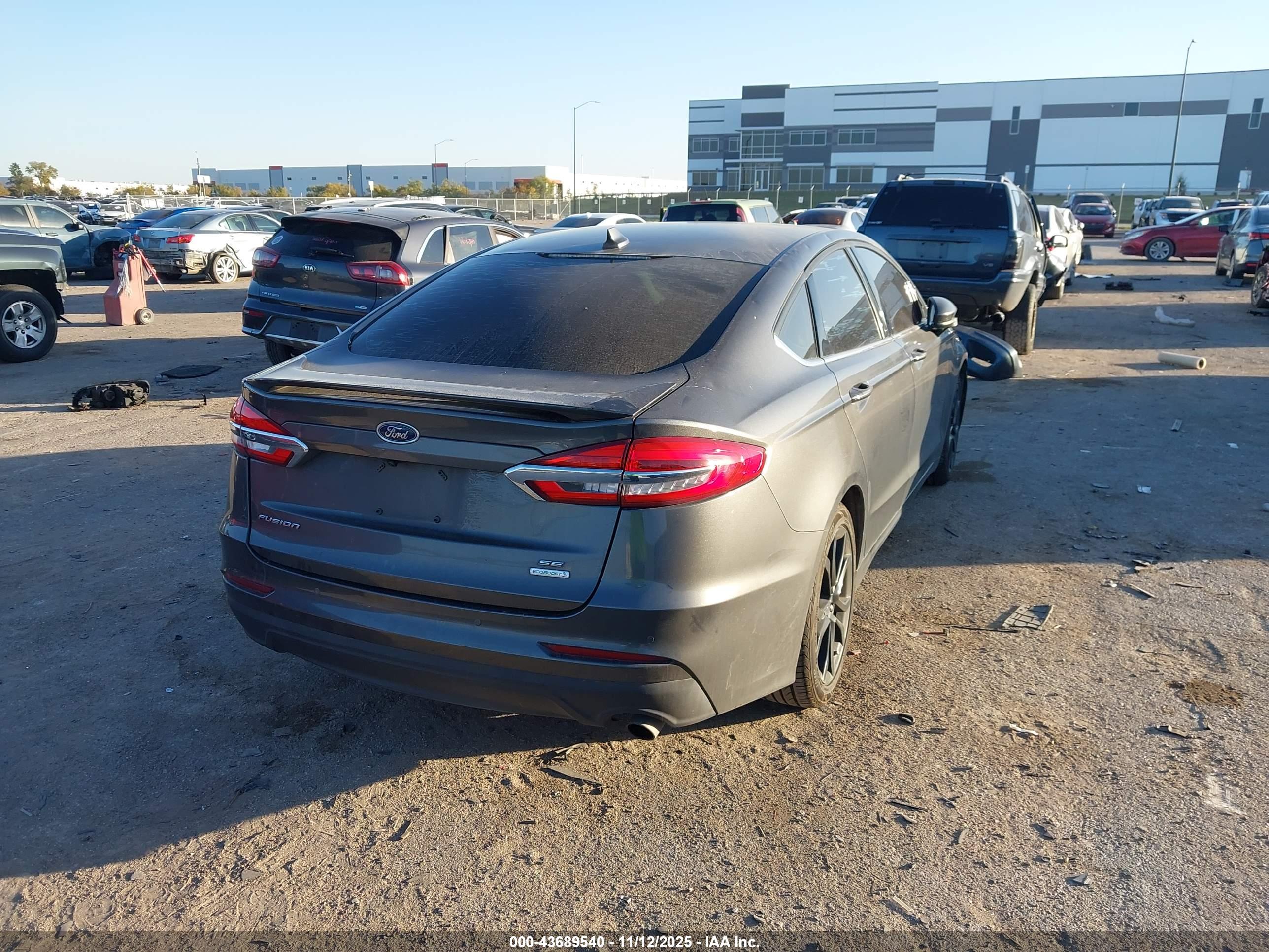 FORD FUSION image 4