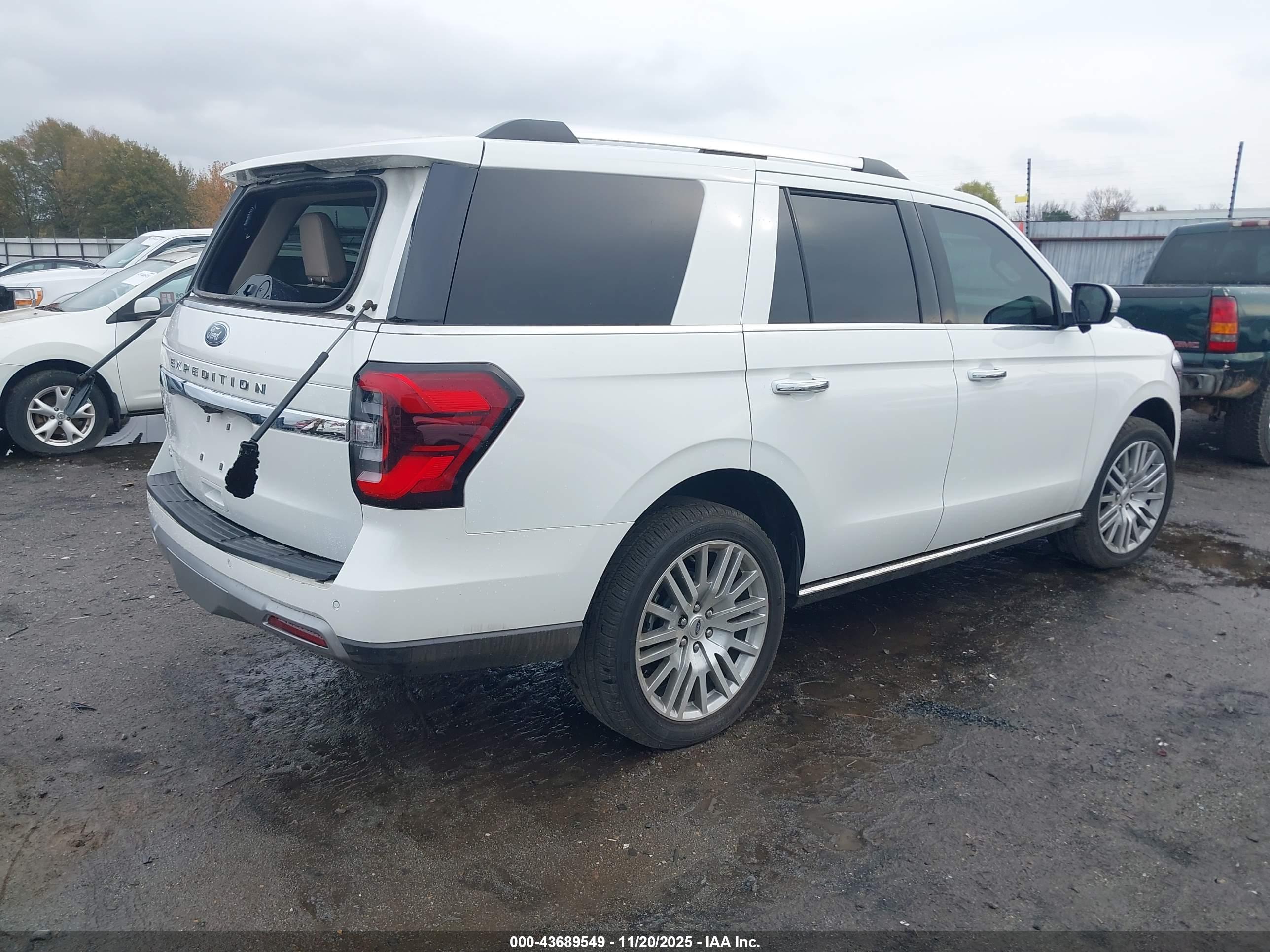FORD EXPEDITION image 4