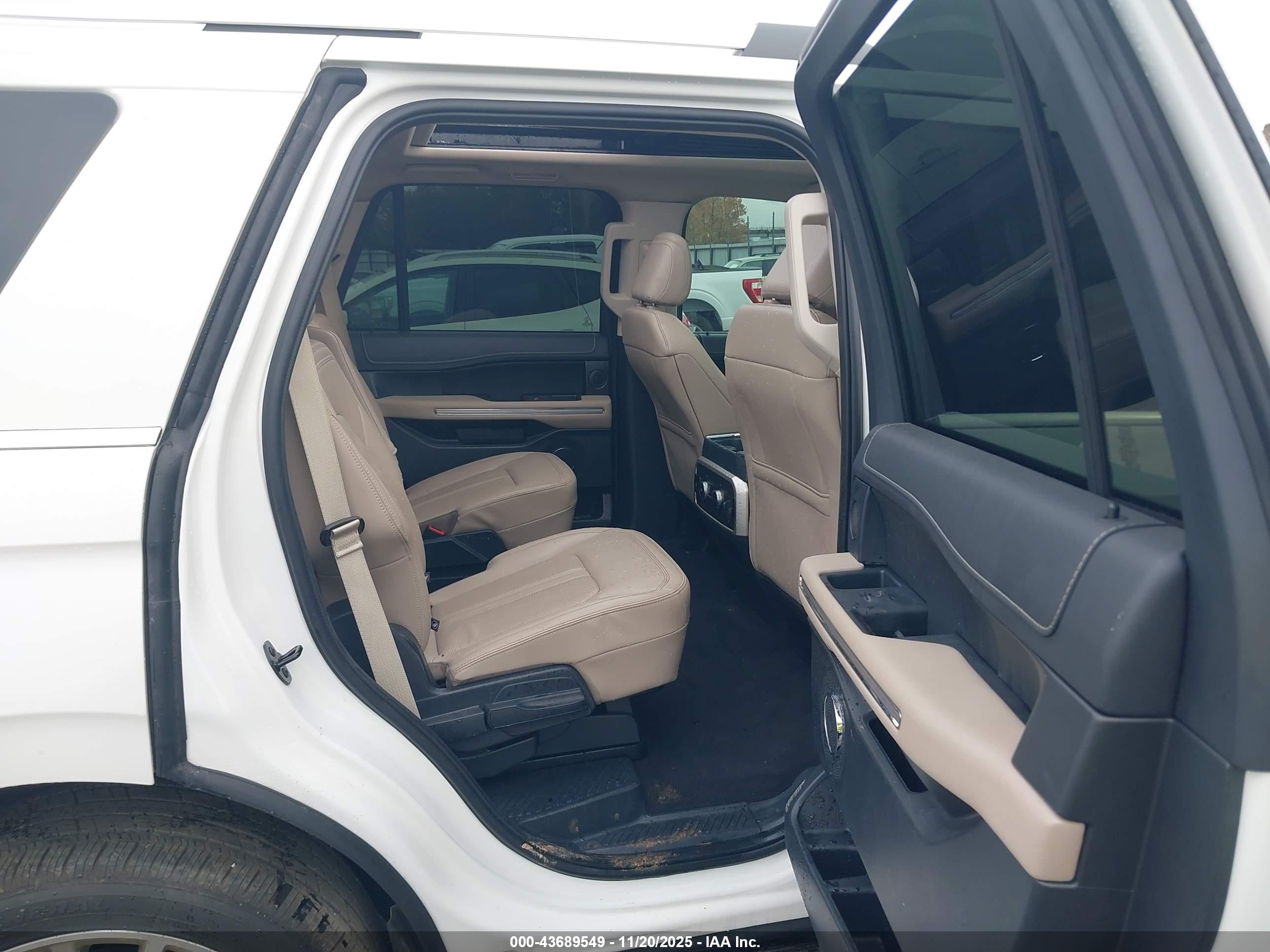 FORD EXPEDITION image 8