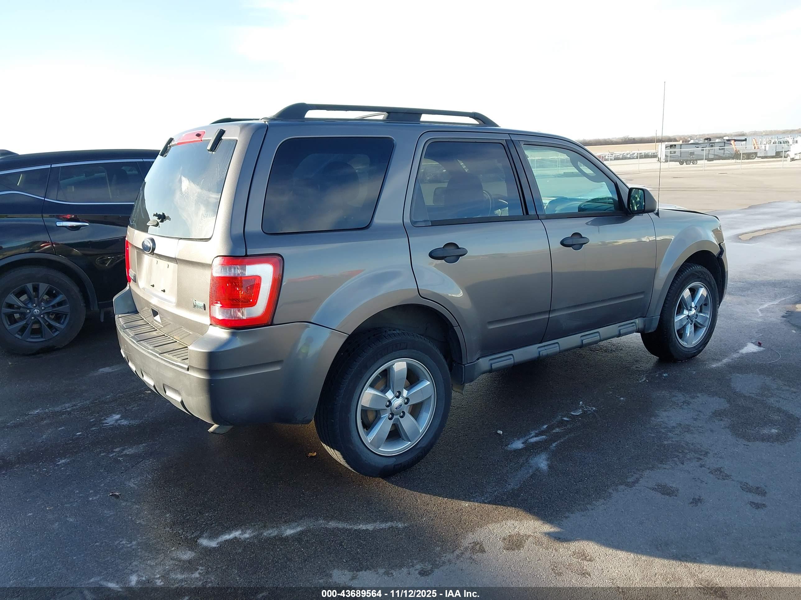 FORD ESCAPE image 4