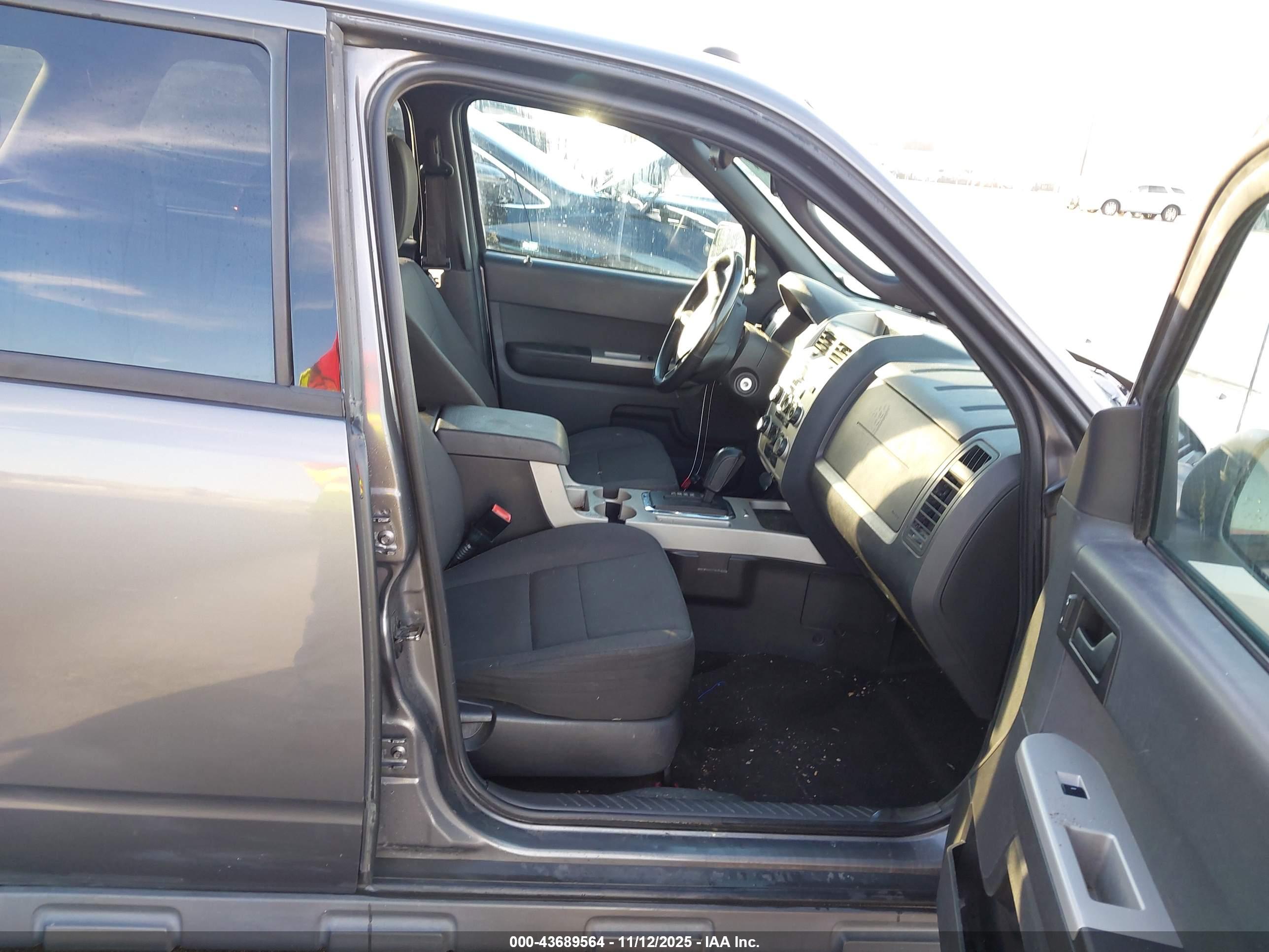 FORD ESCAPE image 5