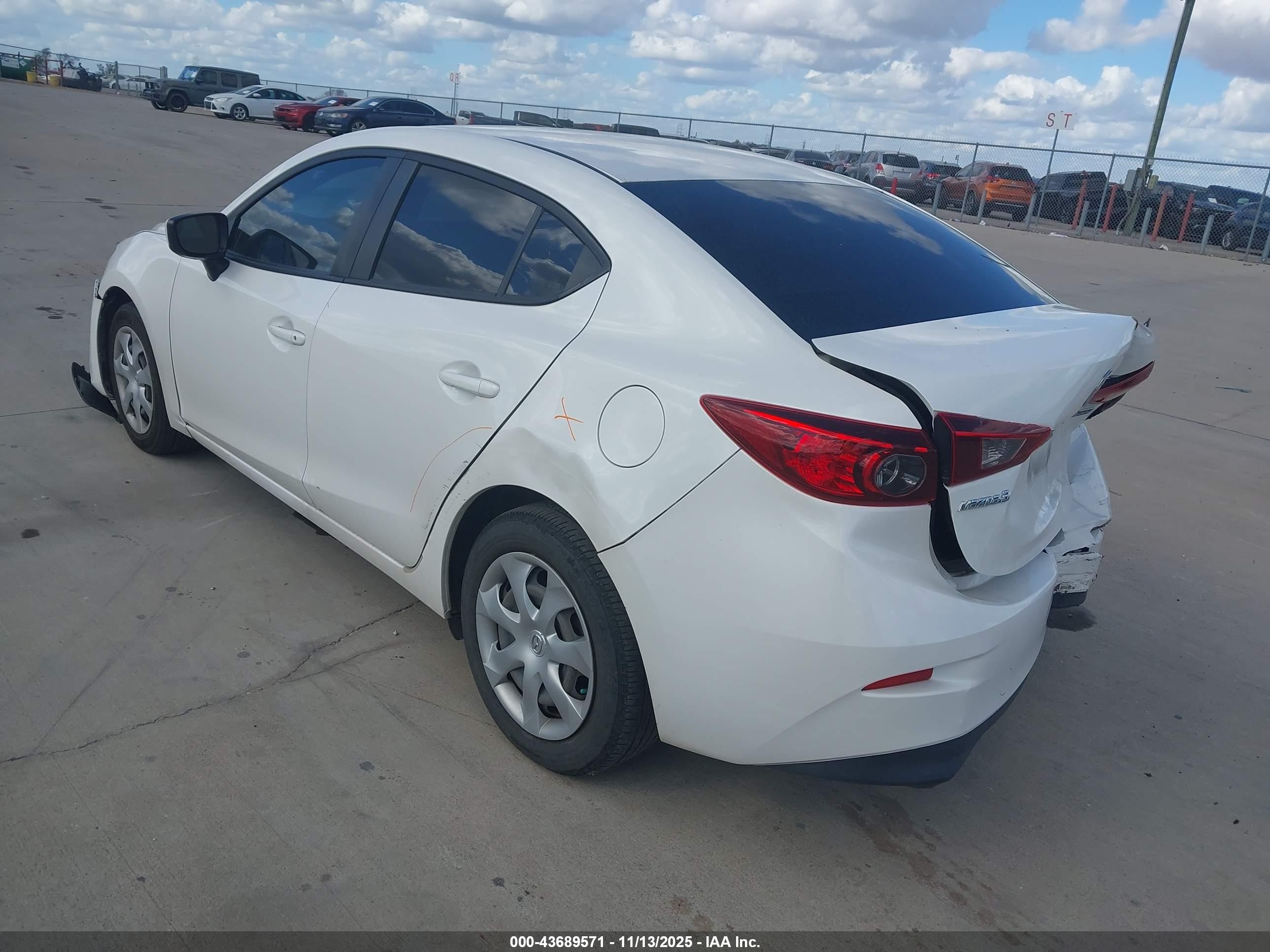 MAZDA MAZDA3 image 3