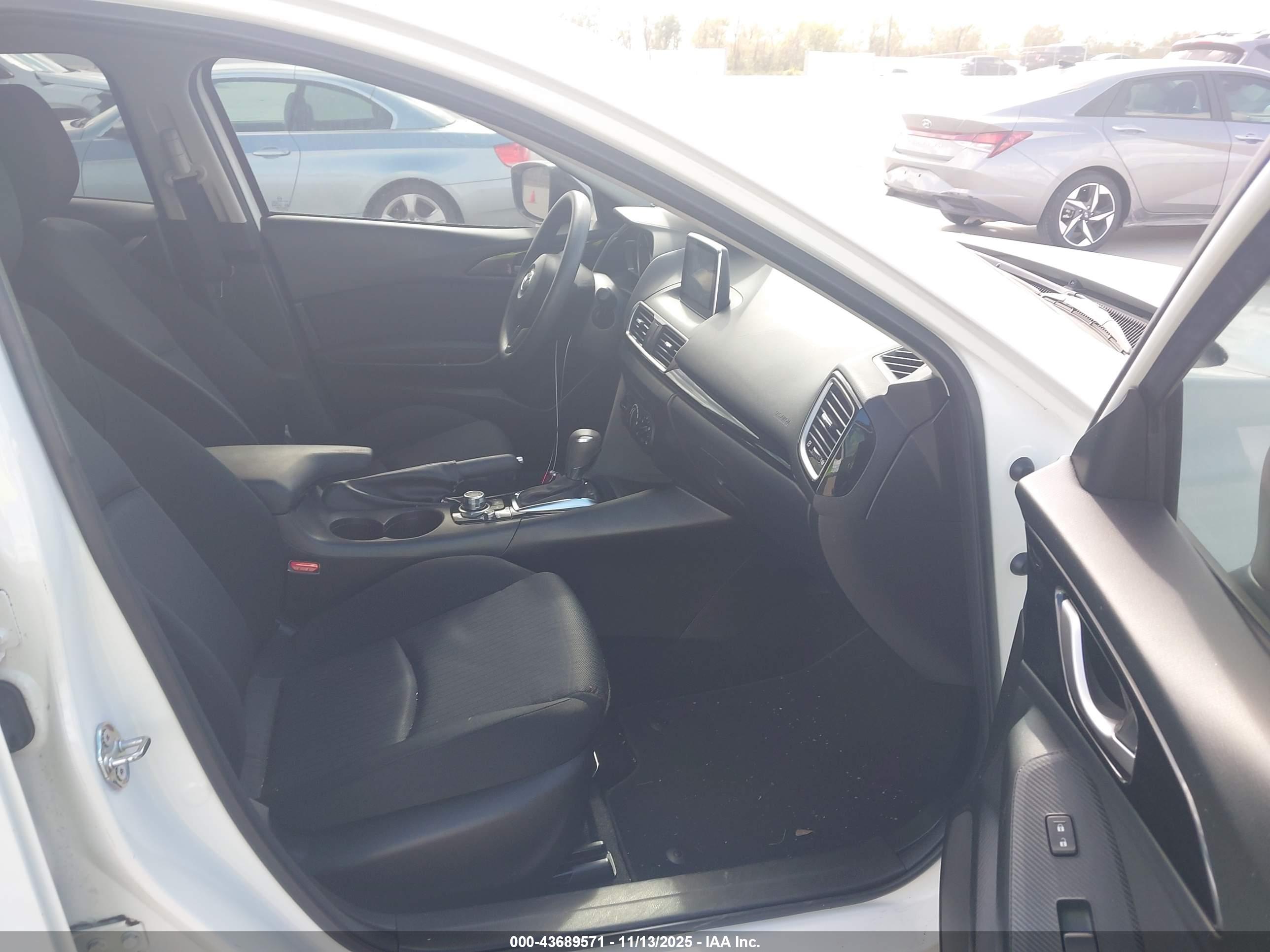 MAZDA MAZDA3 image 5