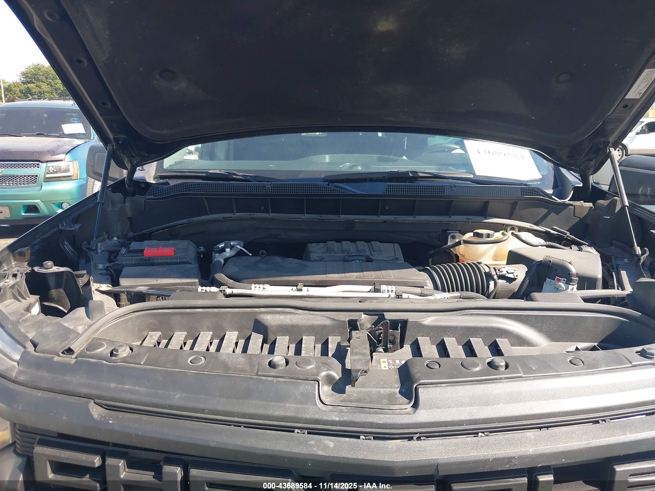 CHEVROLET SILVERADO image 10