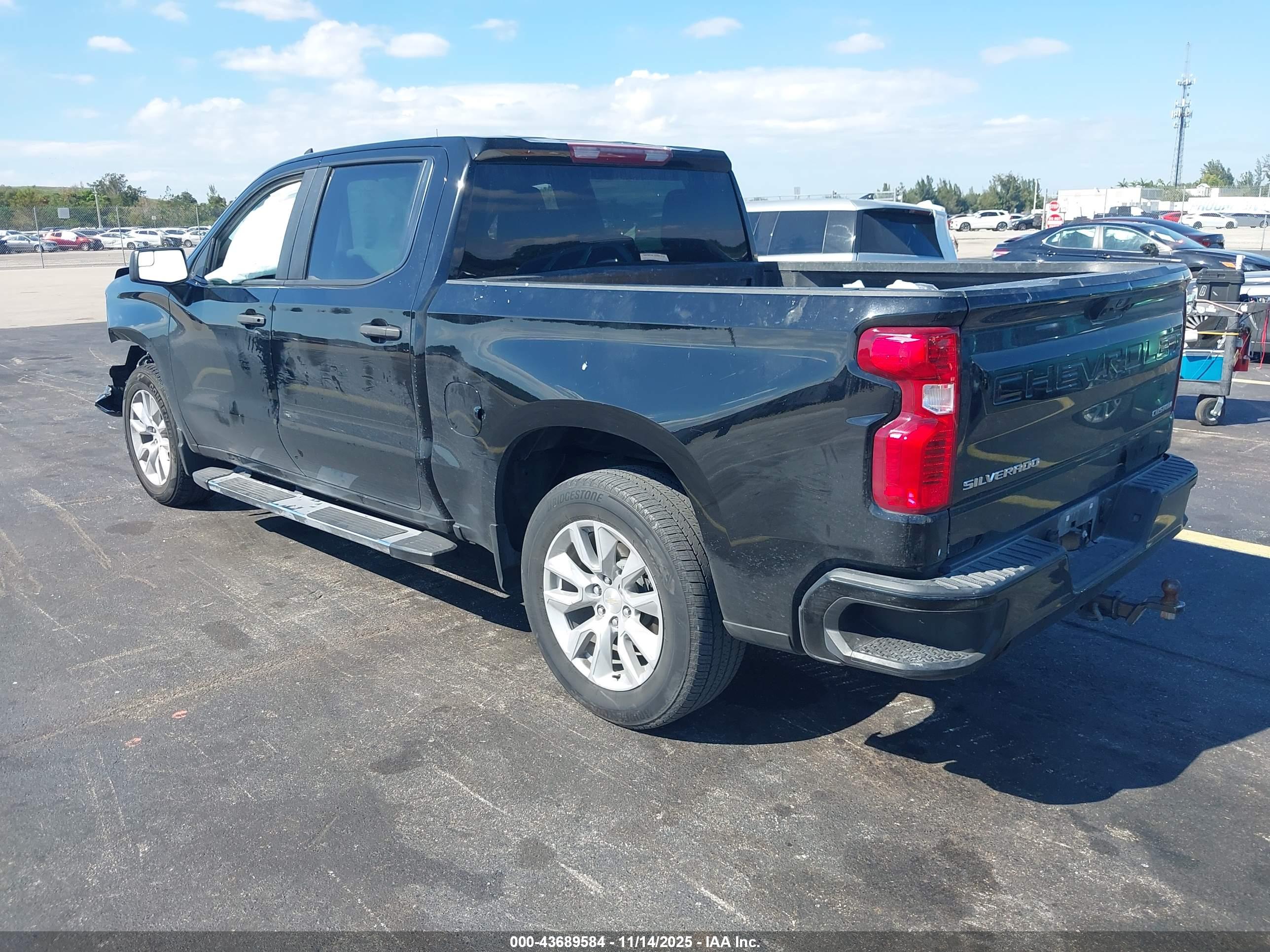 CHEVROLET SILVERADO image 3