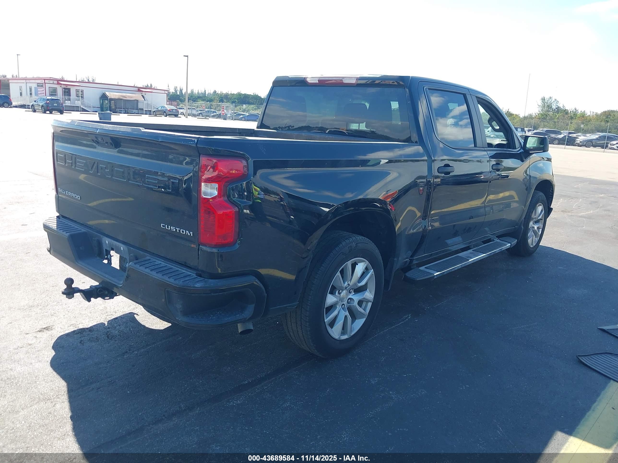 CHEVROLET SILVERADO image 4