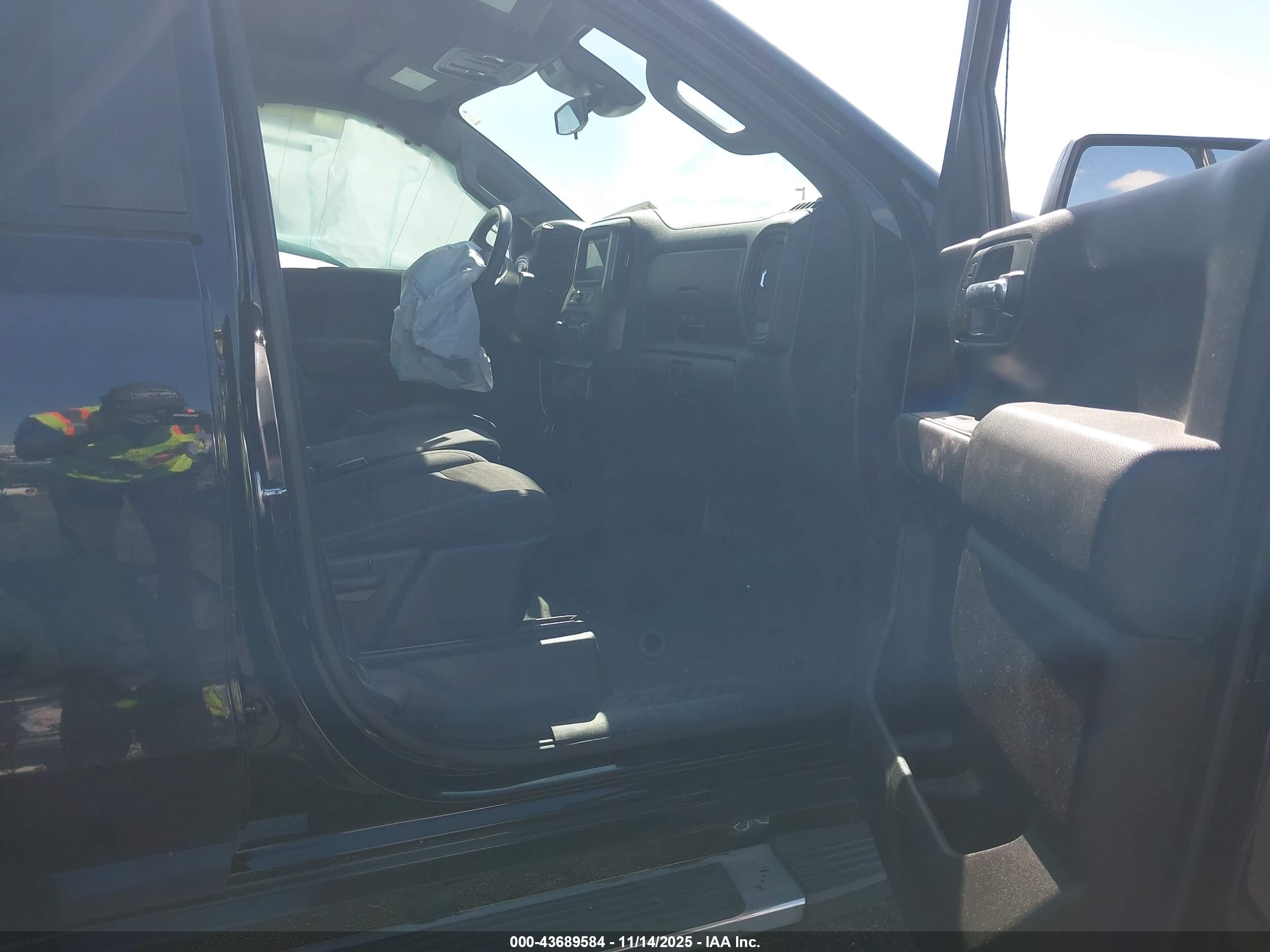 CHEVROLET SILVERADO image 5