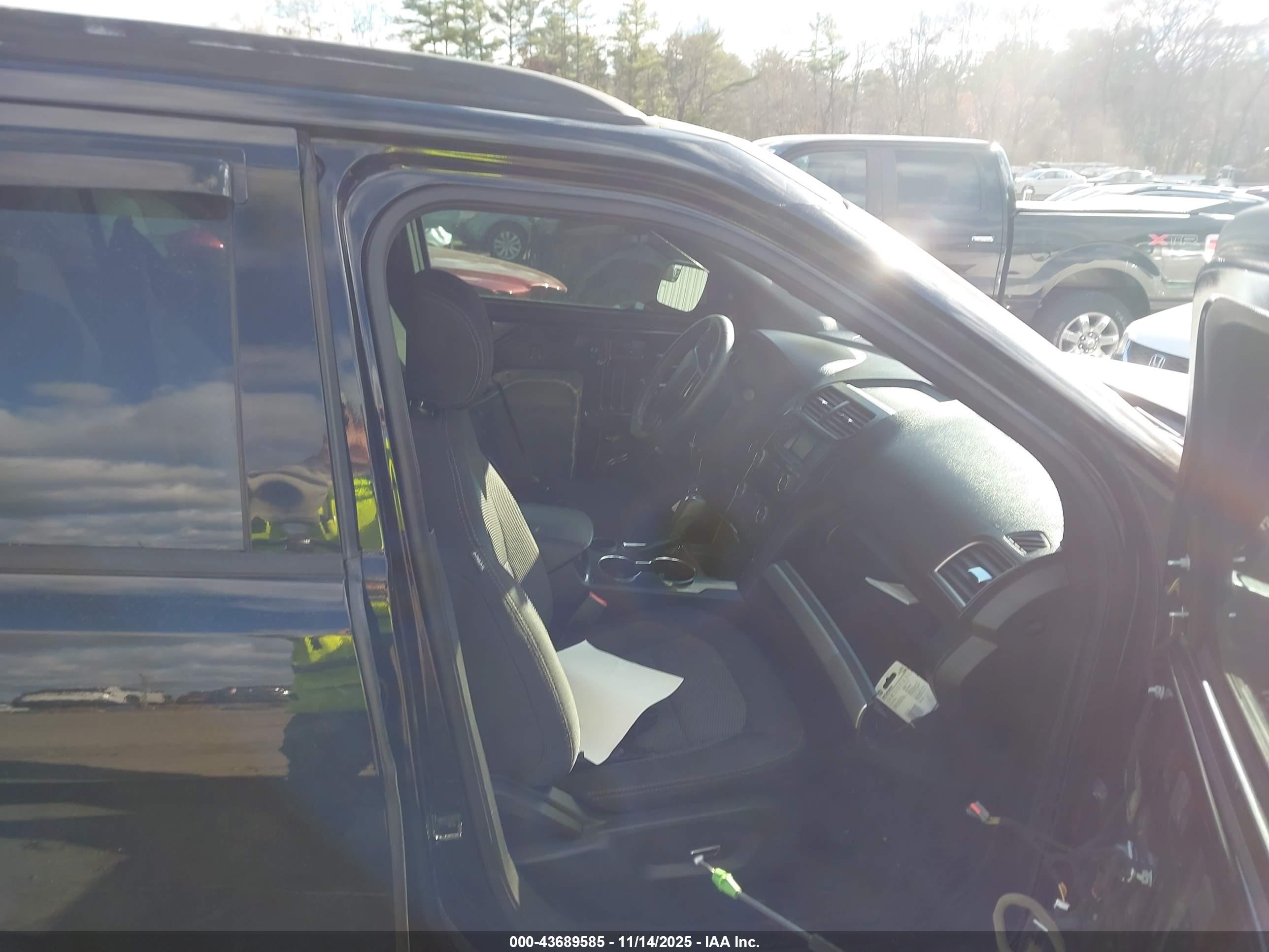 FORD EXPLORER image 5