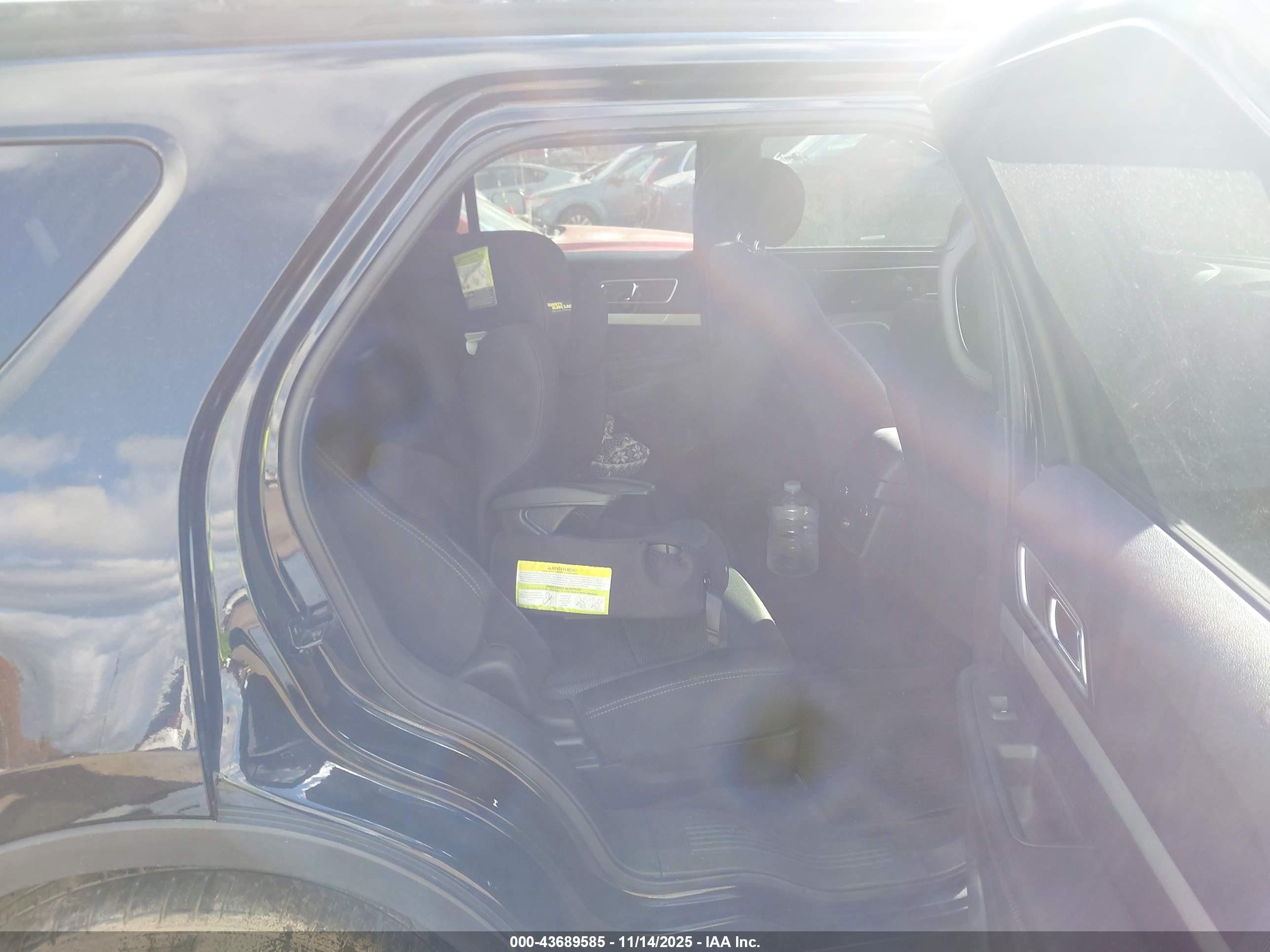 FORD EXPLORER image 8