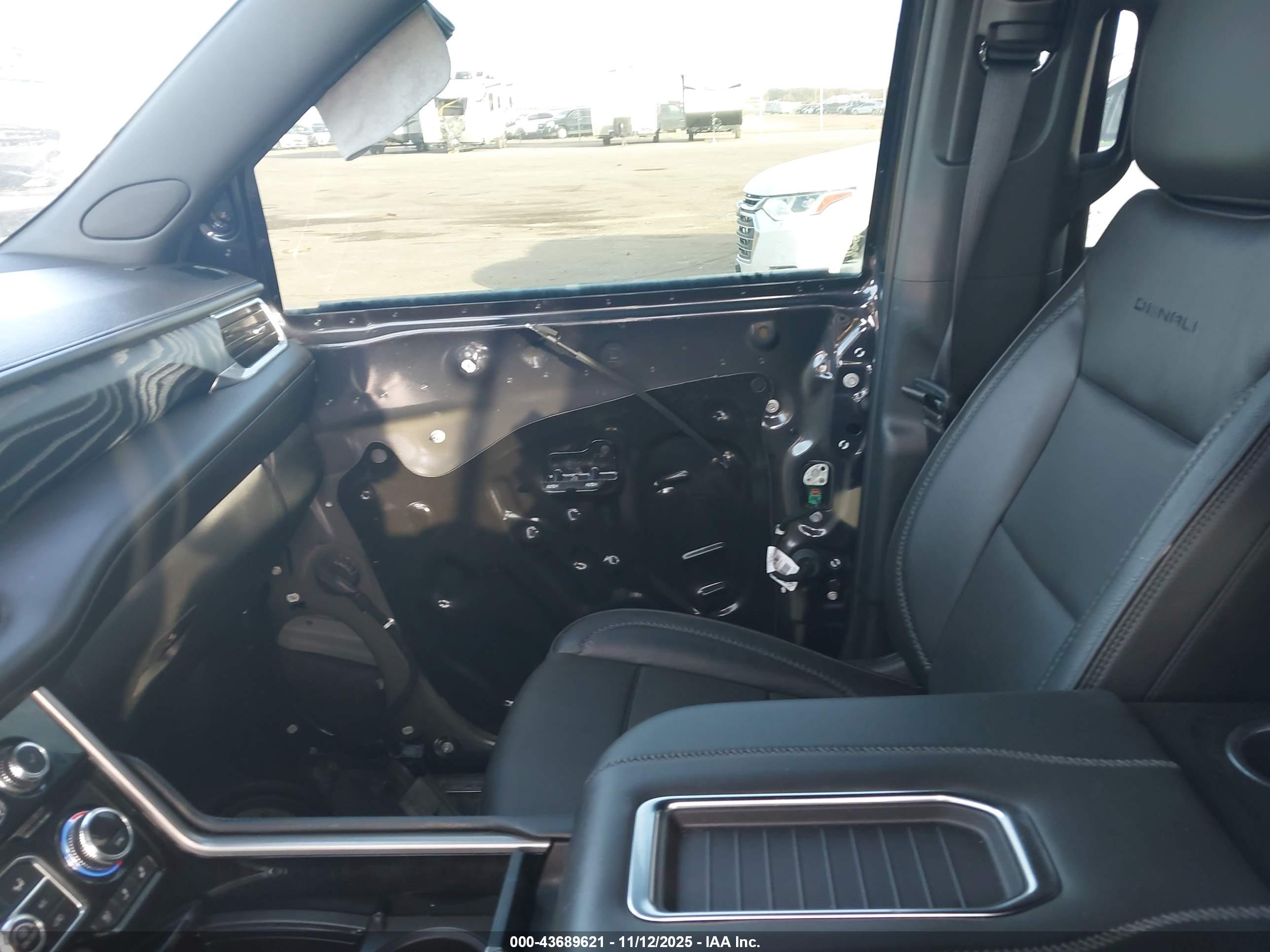 GMC YUKON image 5