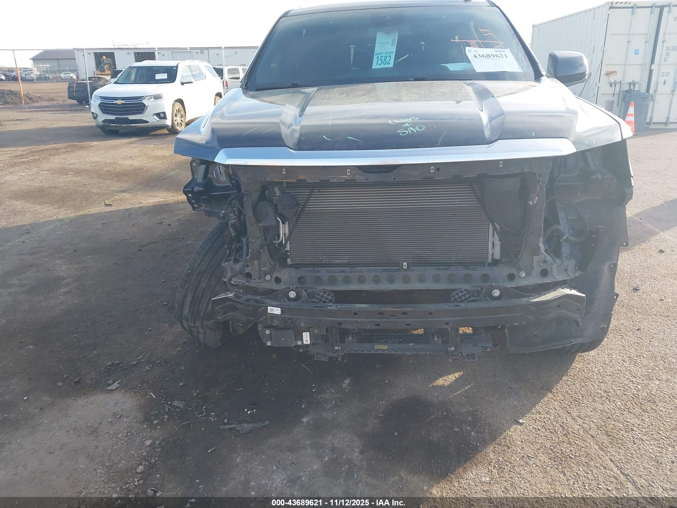GMC YUKON image 6