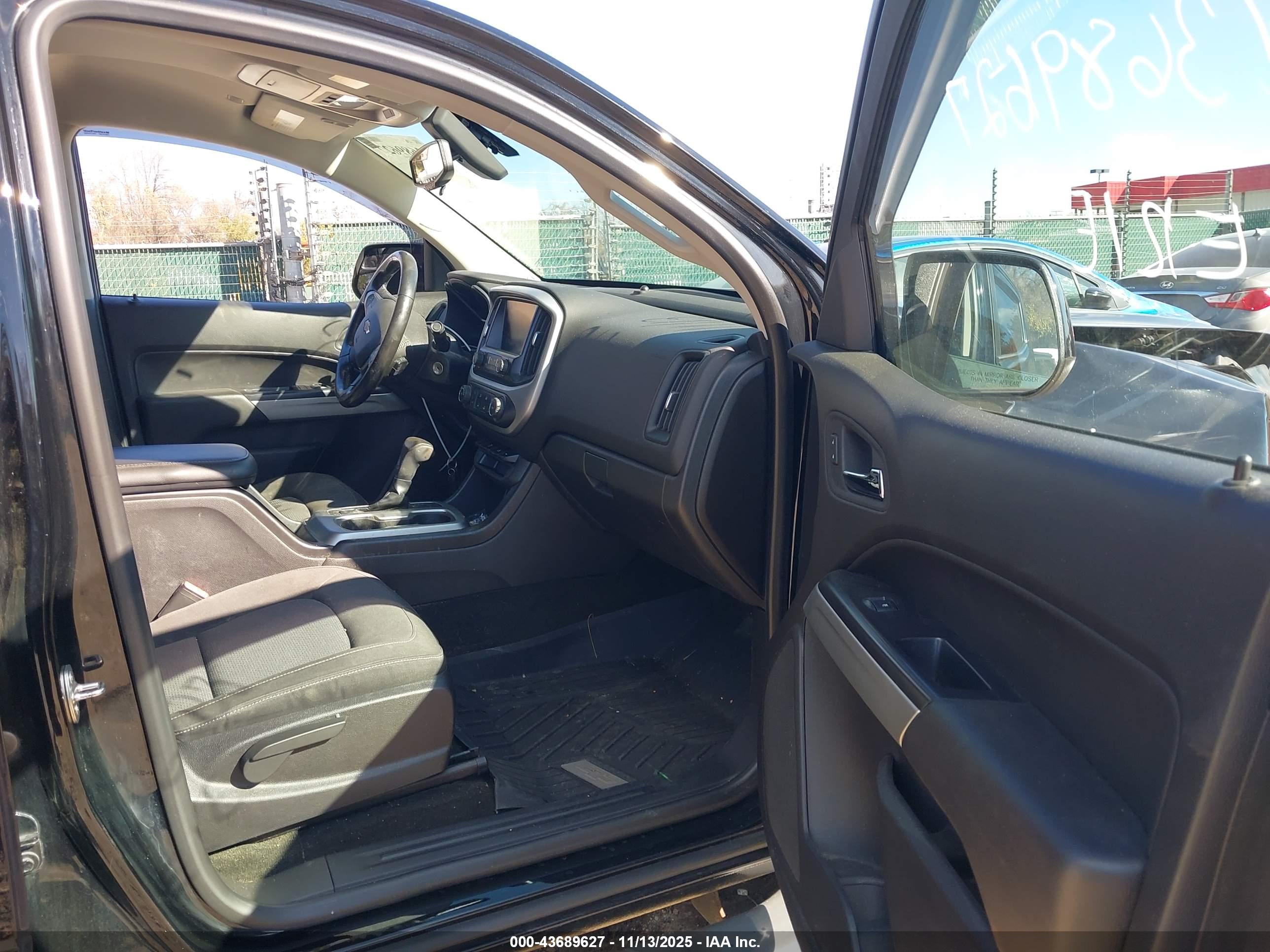 CHEVROLET COLORADO image 5
