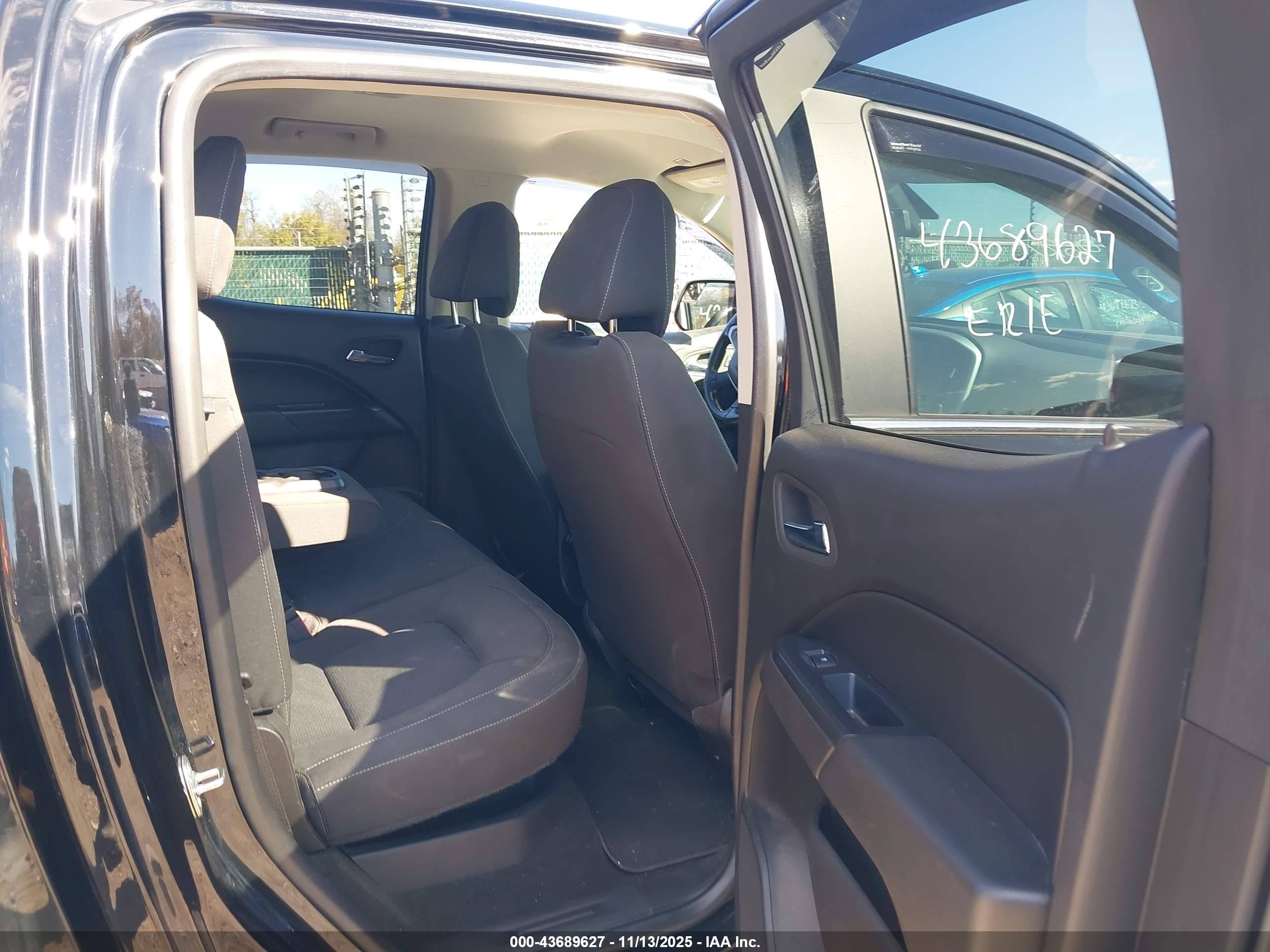 CHEVROLET COLORADO image 8