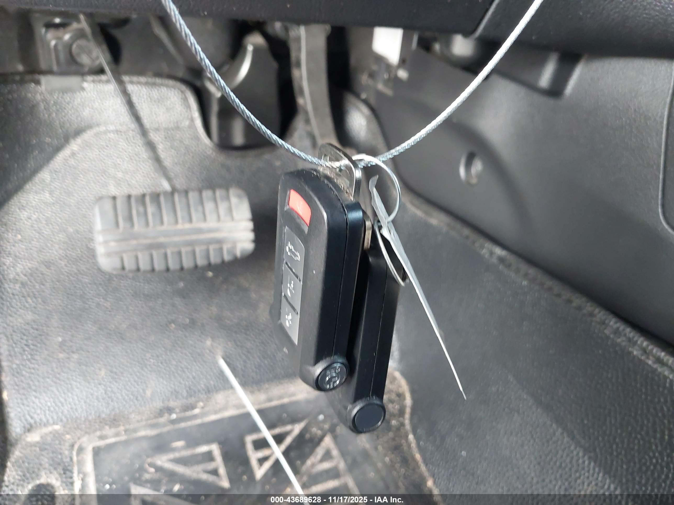MITSUBISHI OUTLANDER image 11