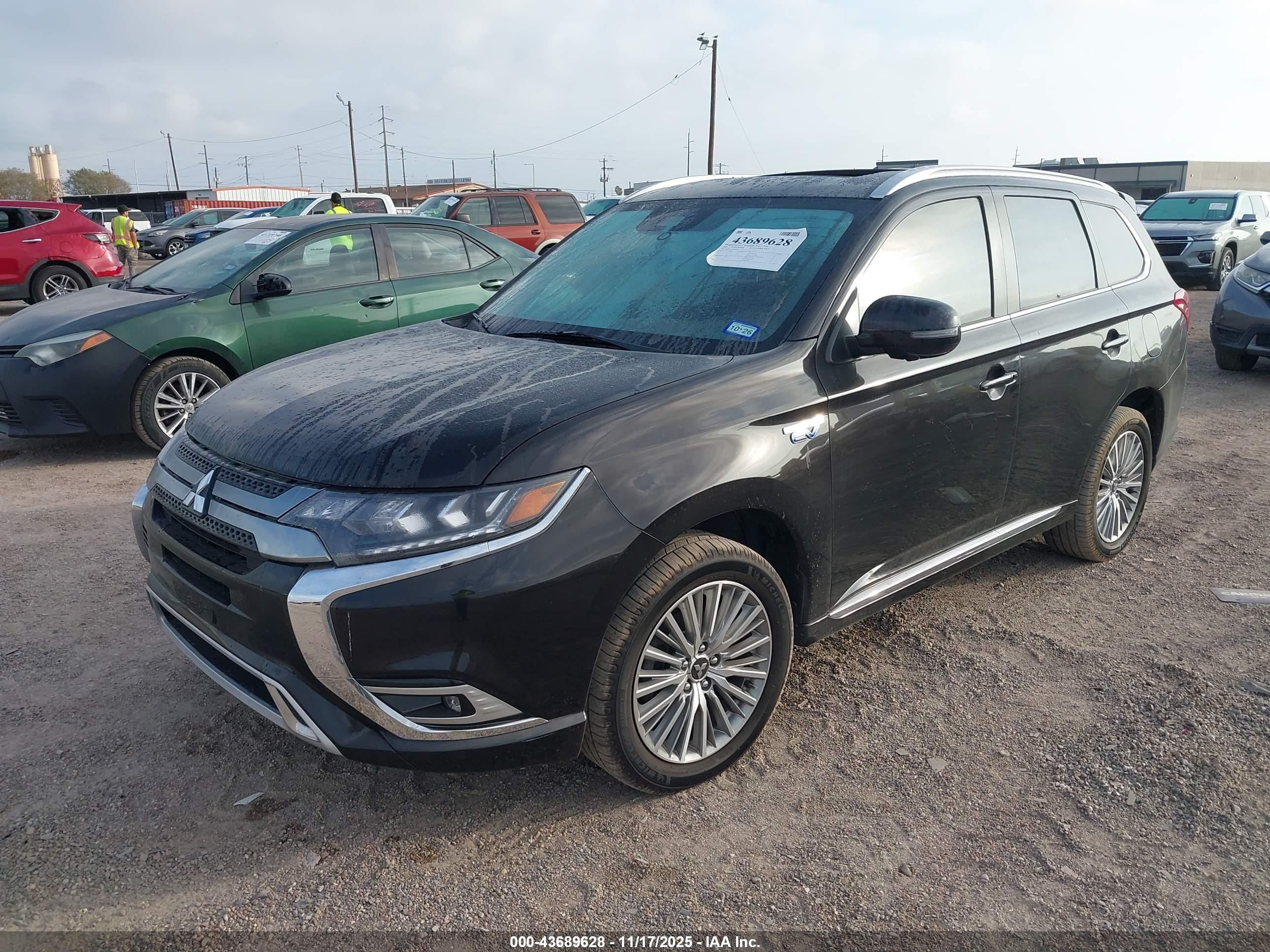 MITSUBISHI OUTLANDER image 2