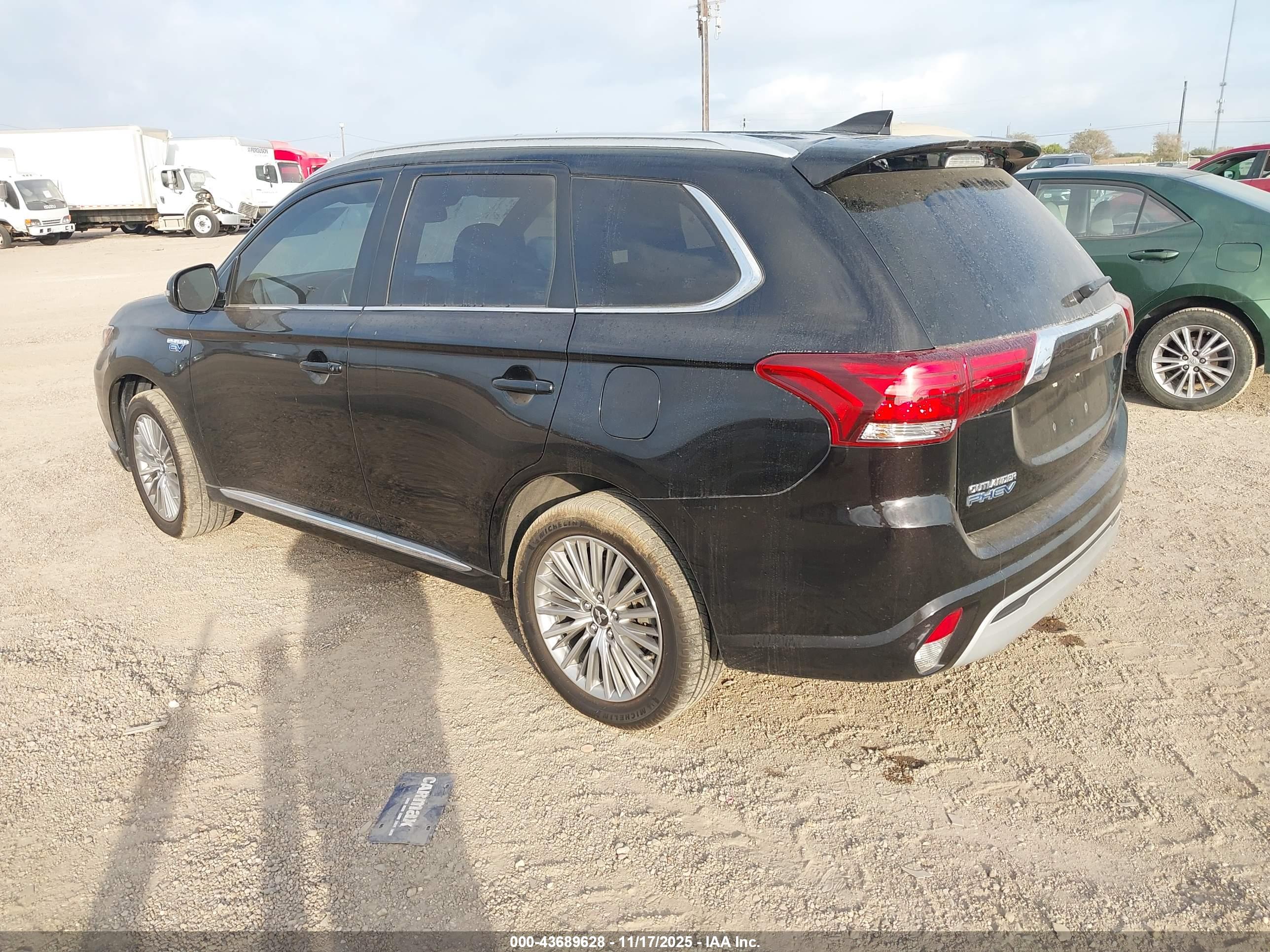 MITSUBISHI OUTLANDER image 3