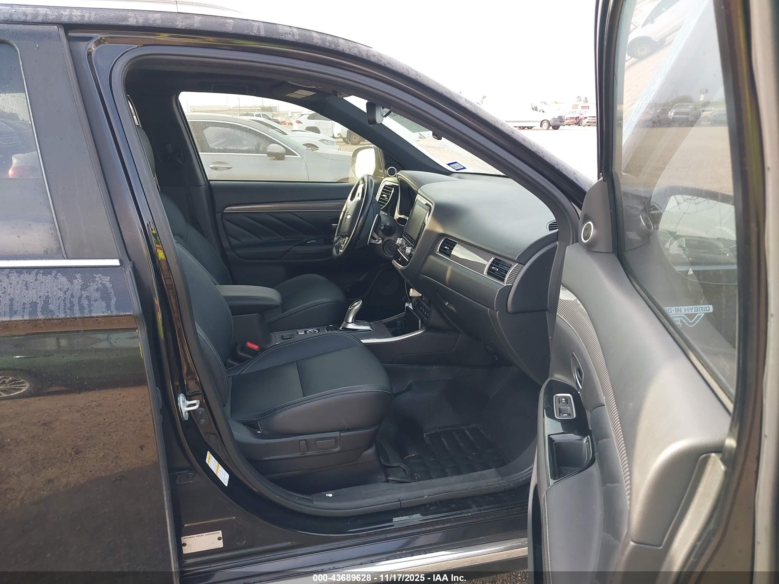MITSUBISHI OUTLANDER image 5
