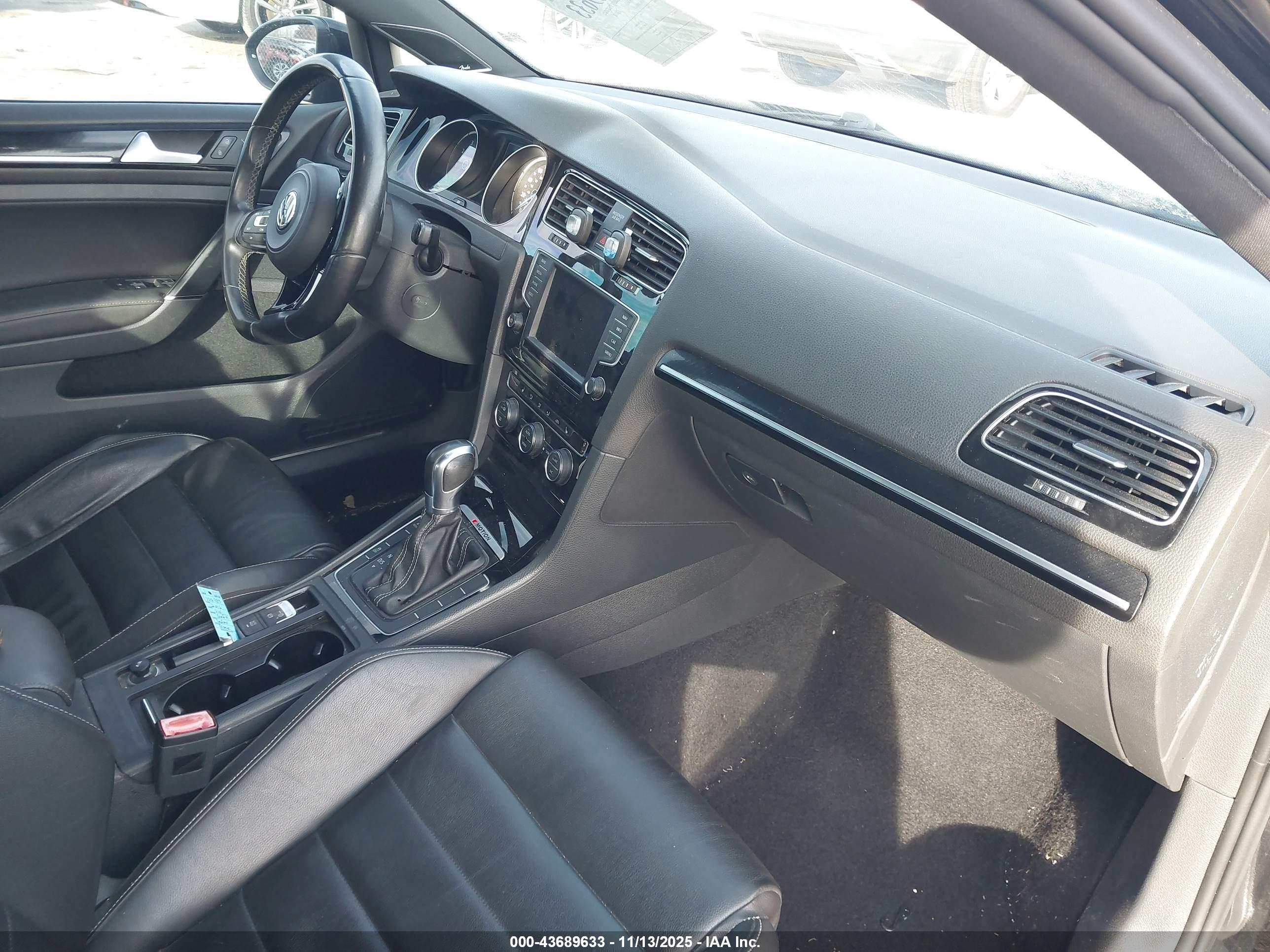 VOLKSWAGEN GOLF image 5