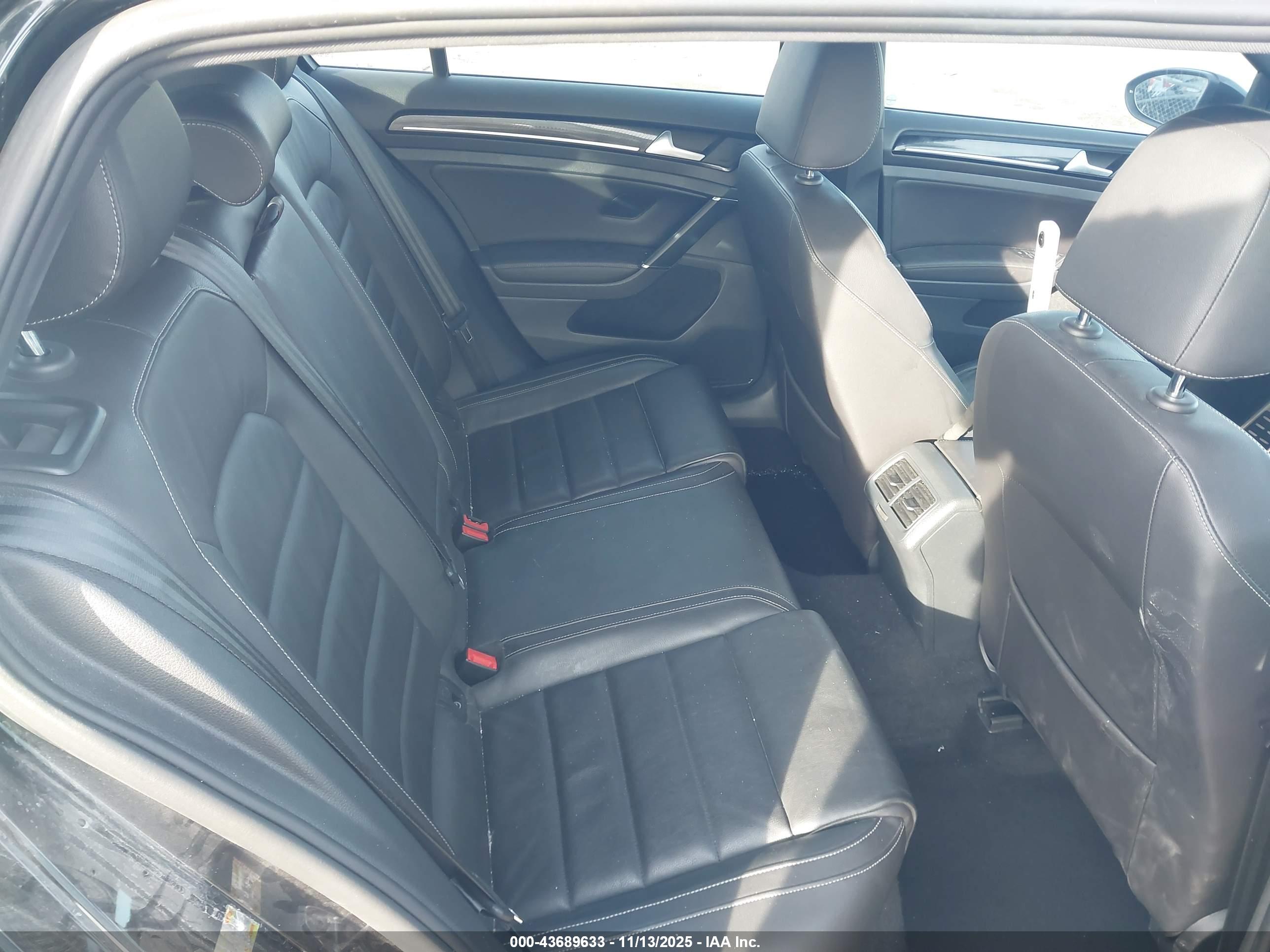 VOLKSWAGEN GOLF image 8