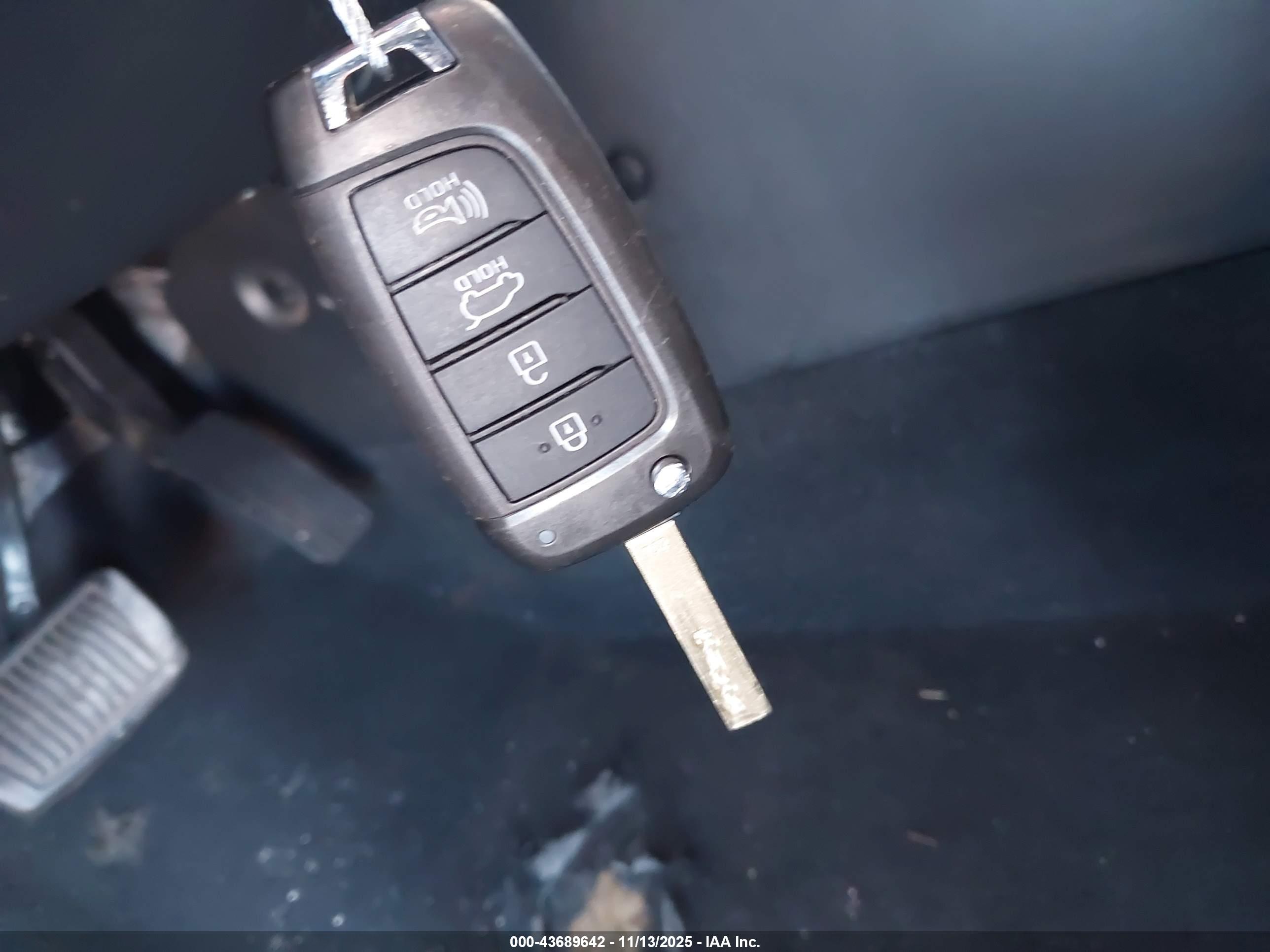 HYUNDAI KONA image 11