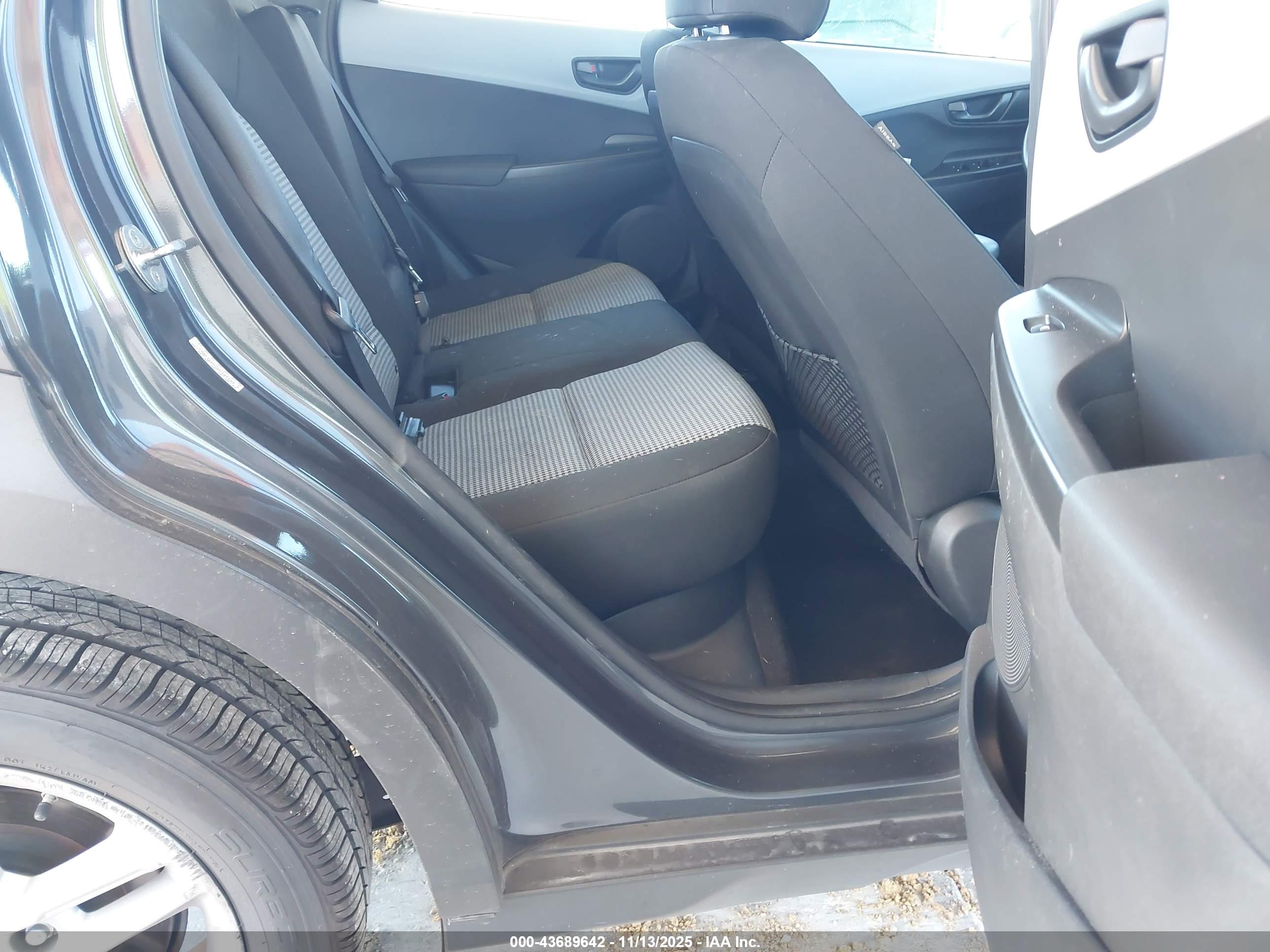 HYUNDAI KONA image 8