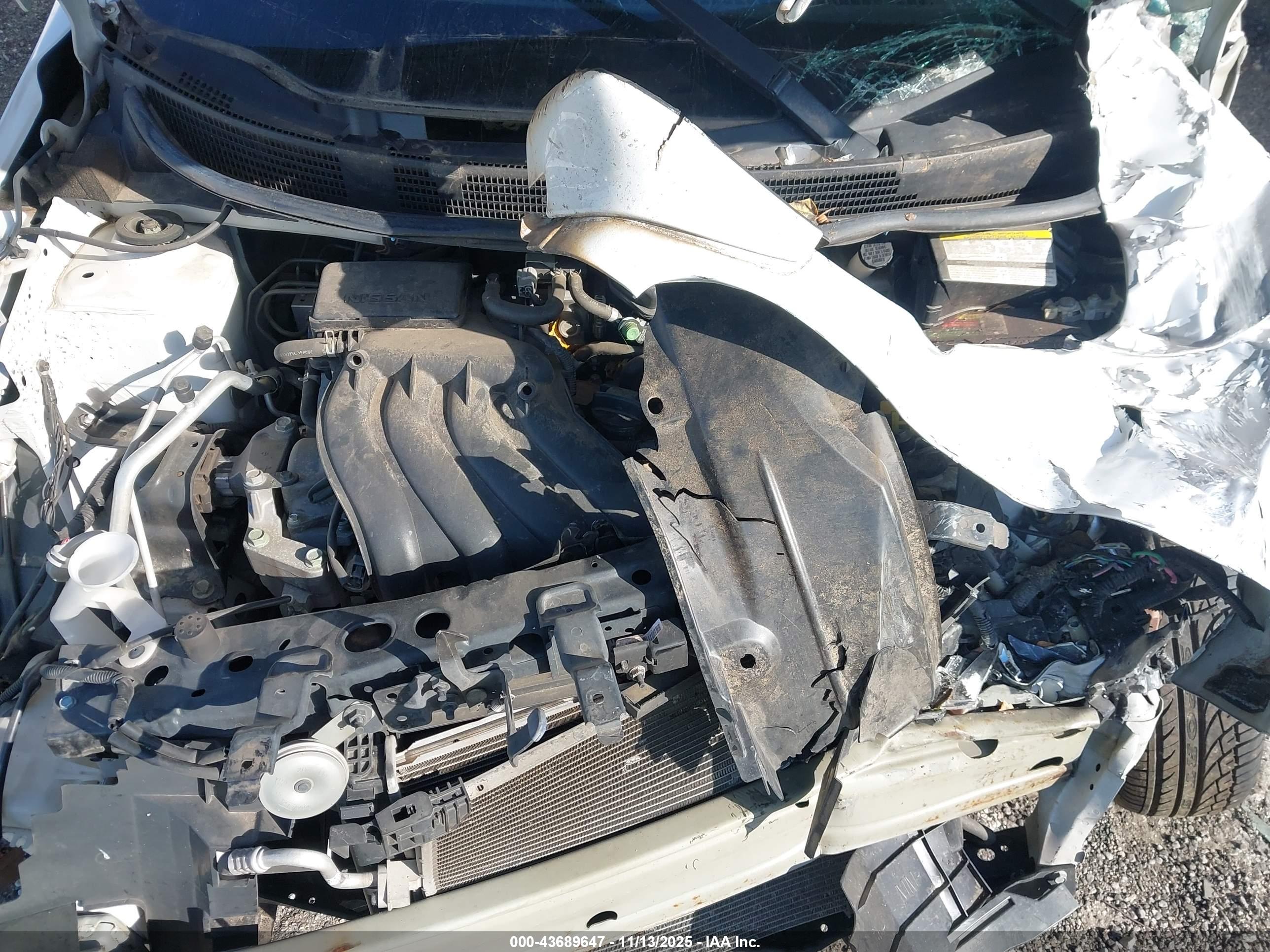 NISSAN VERSA image 10